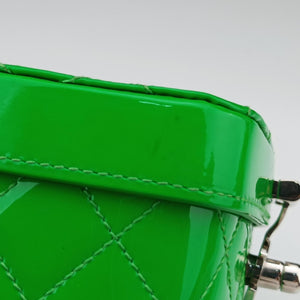 Pre-owned Chanel Vanity Matelasse Chain Handle Green Patent Leather A91055 handbag | stylenewstar