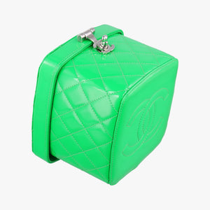 Pre-owned Chanel Vanity Matelasse Chain Handle Green Patent Leather A91055 handbag | stylenewstar