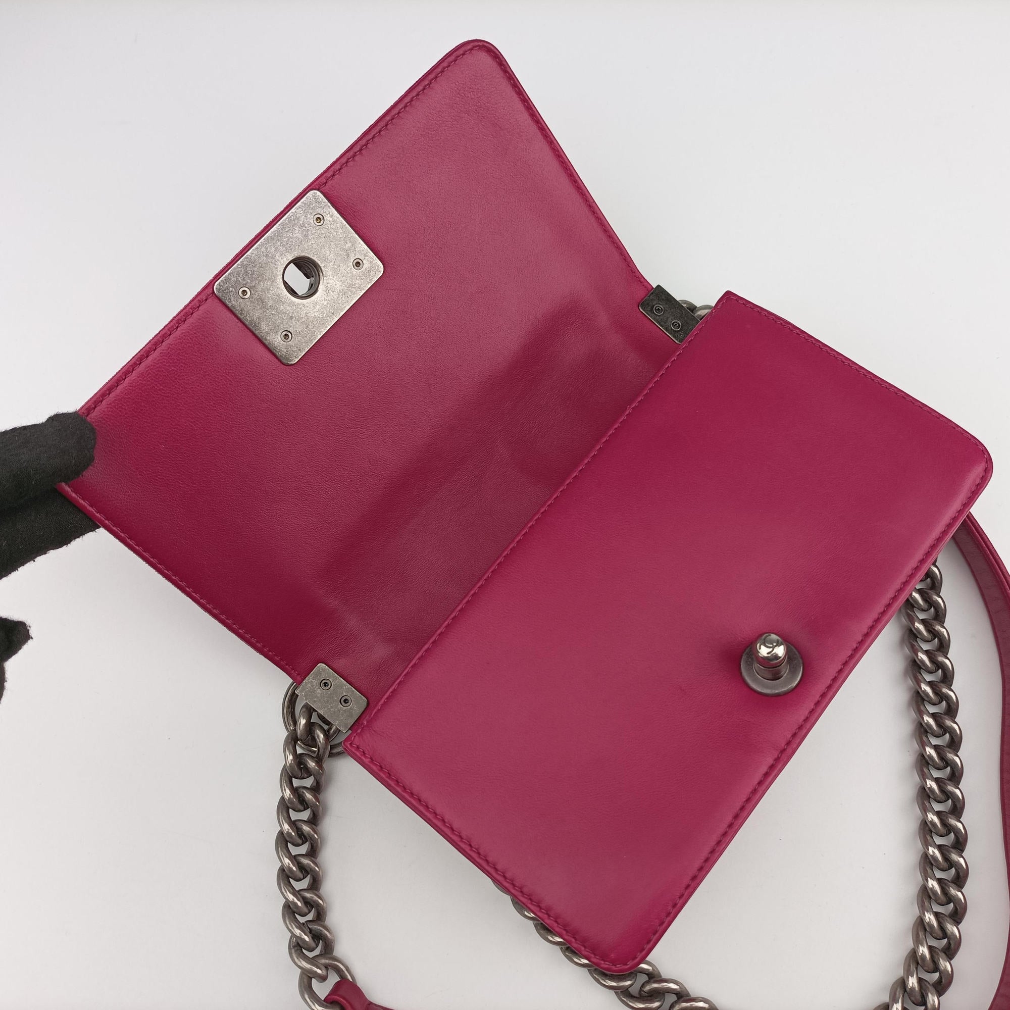 Secondhand Chanel BOY CHANEL Rose velour A67416 shoulderbag | stylenewstar