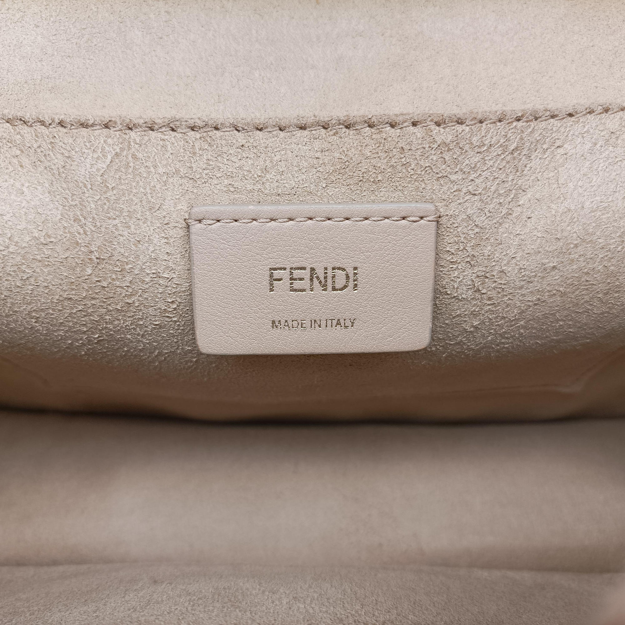Pre-owned Fendi KAN I White Leather 8BT283 shoulderbag | stylenewstar