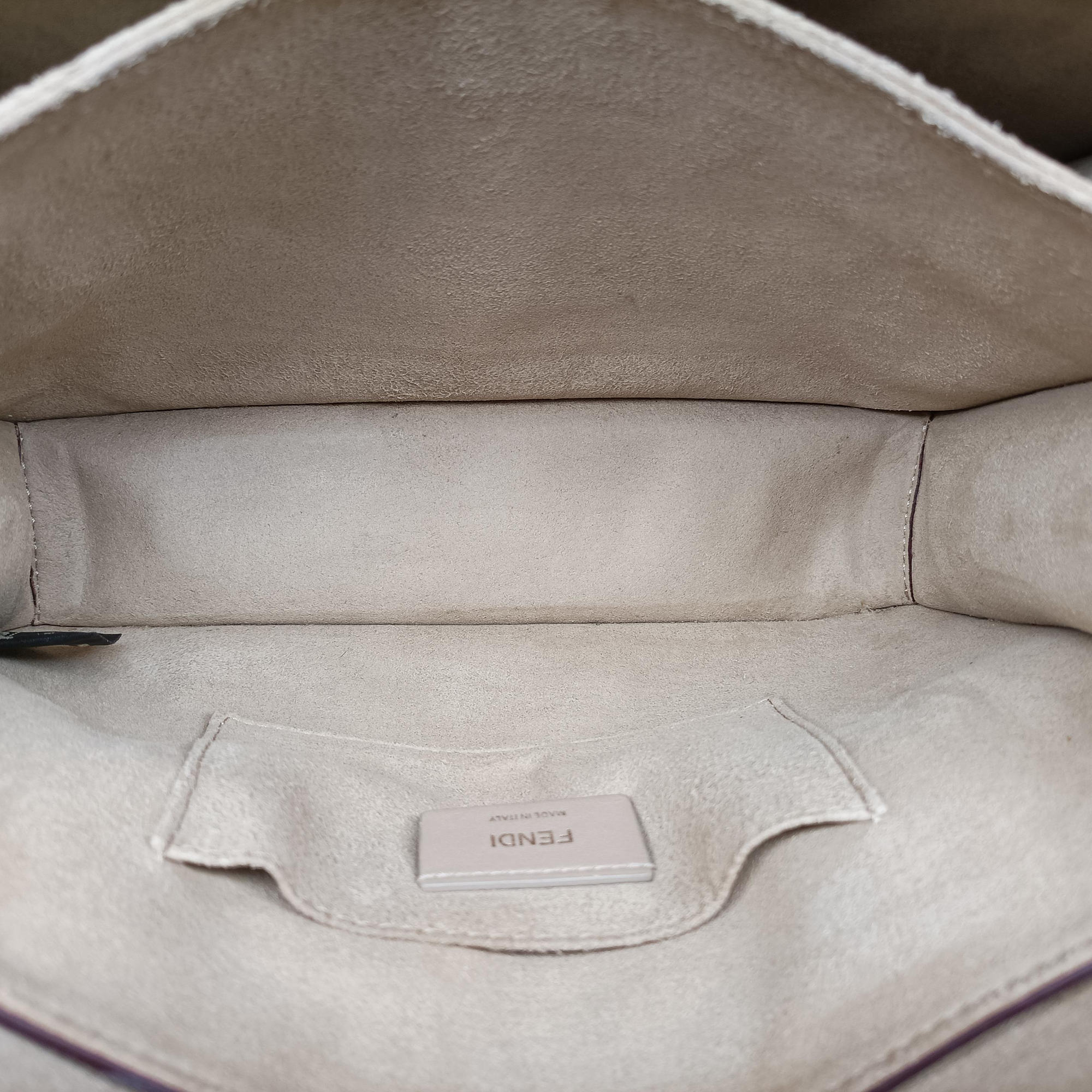 Pre-owned Fendi KAN I White Leather 8BT283 shoulderbag | stylenewstar