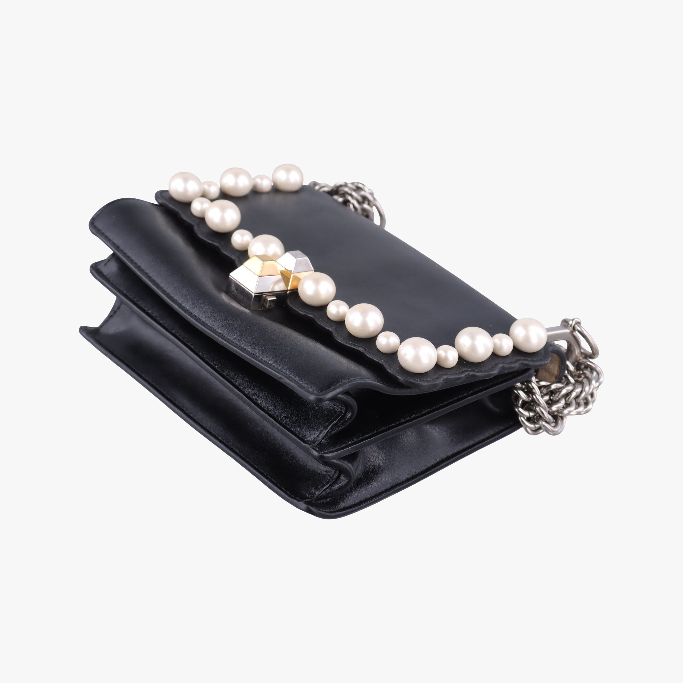 Pre-owned Fendi Studded Kan I Black Leather 8M0381 shoulderbag | stylenewstar