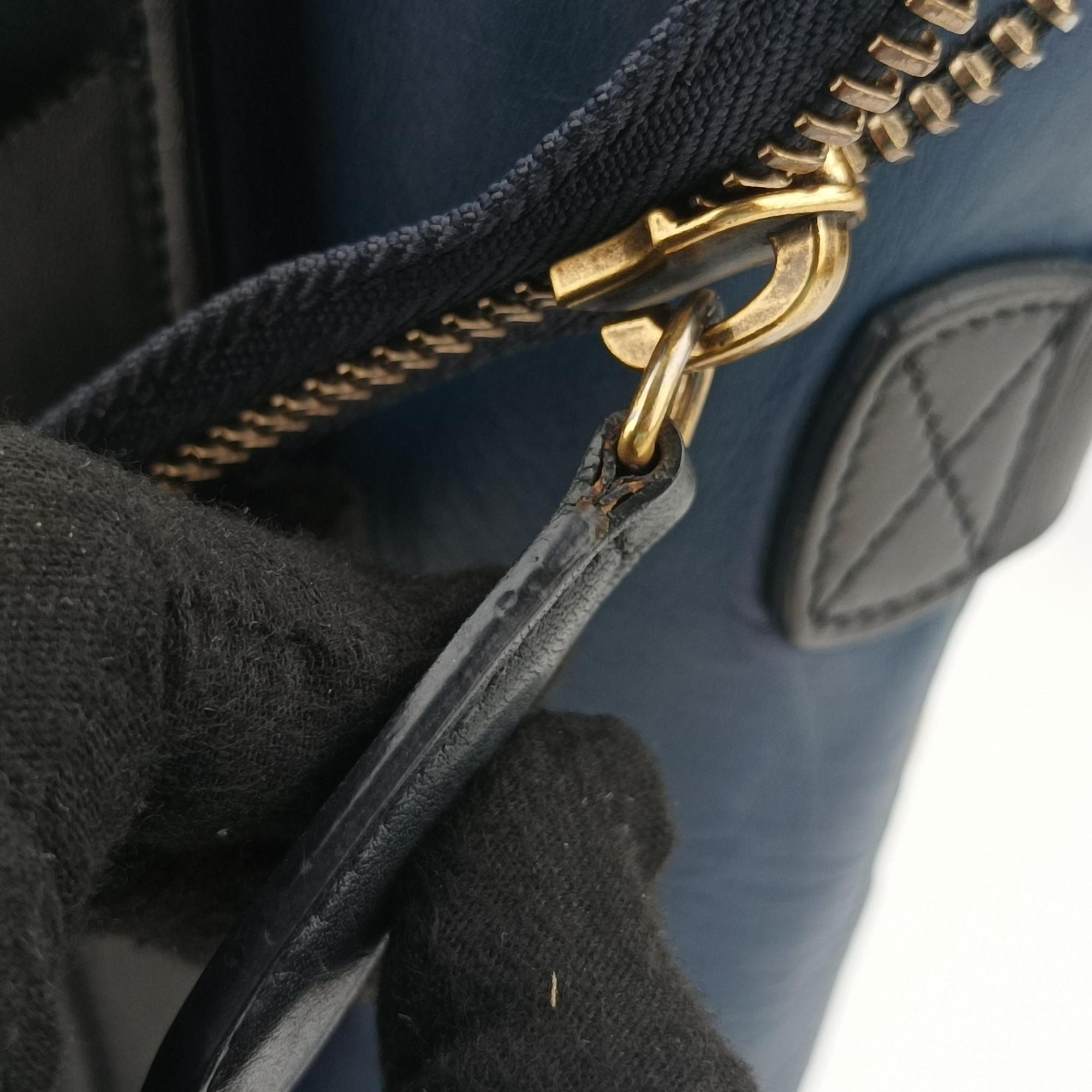 Secondhand Celine Luggage Micro shopper Blue×black Leather  handbag | stylenewstar