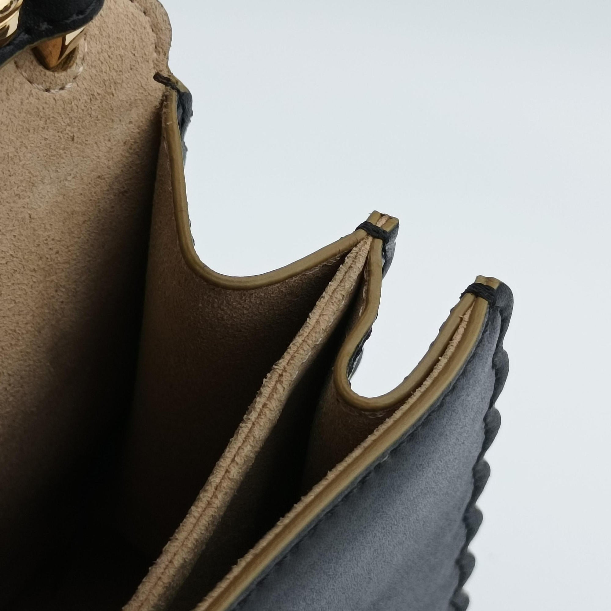 Pre-owned Fendi Kan I Black Leather 8M0381 shoulderbag | stylenewstar