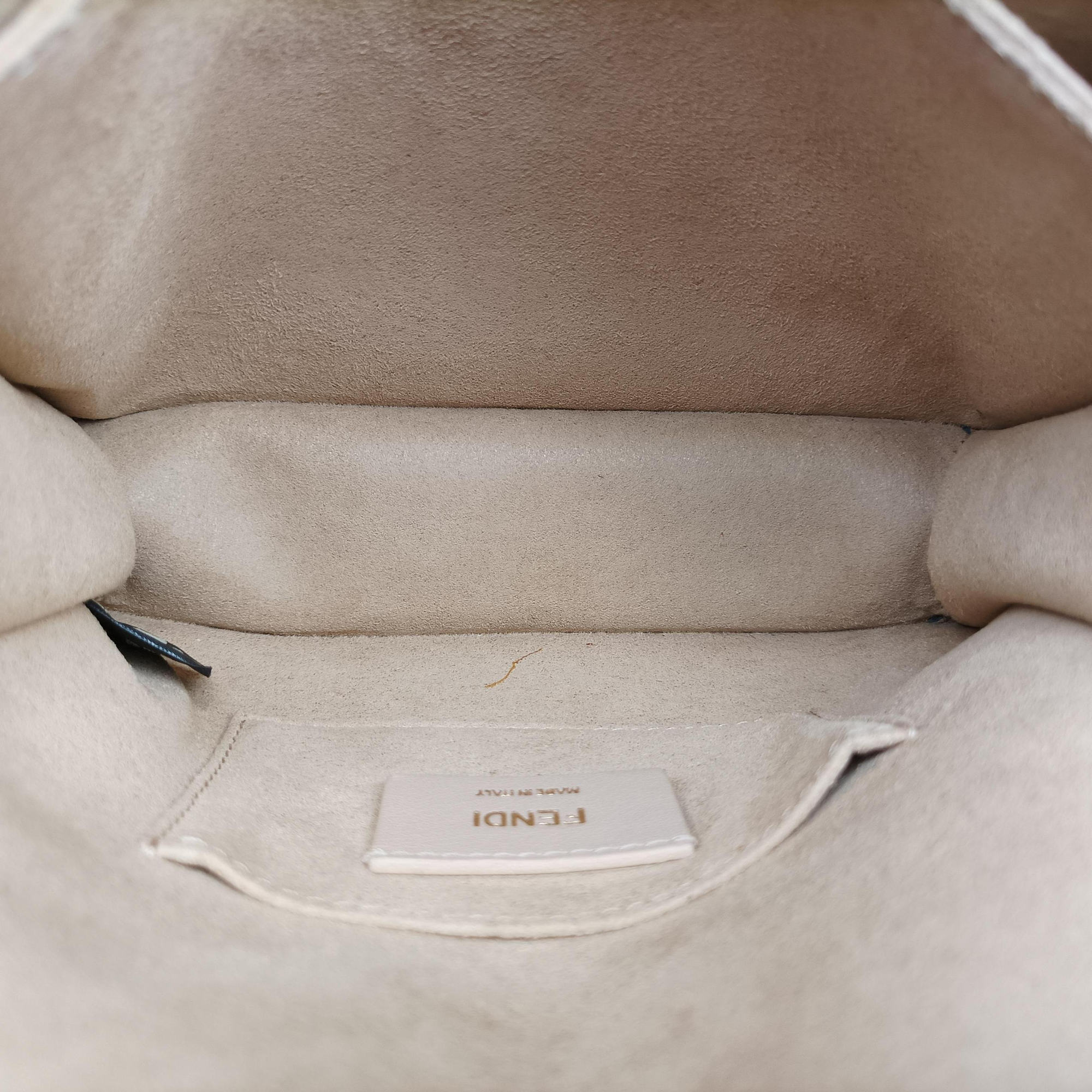 Pre-owned Fendi Kan I Black Leather 8M0381 shoulderbag | stylenewstar