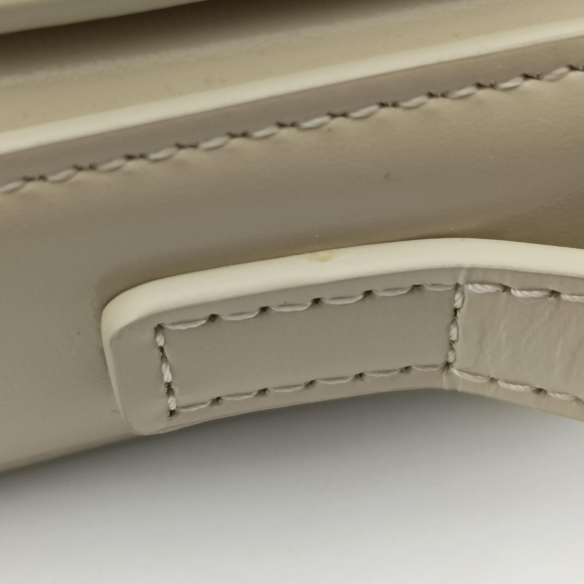 Secondhand Celine Claude Triomphe Beige Leather  shoulderbag | stylenewstar