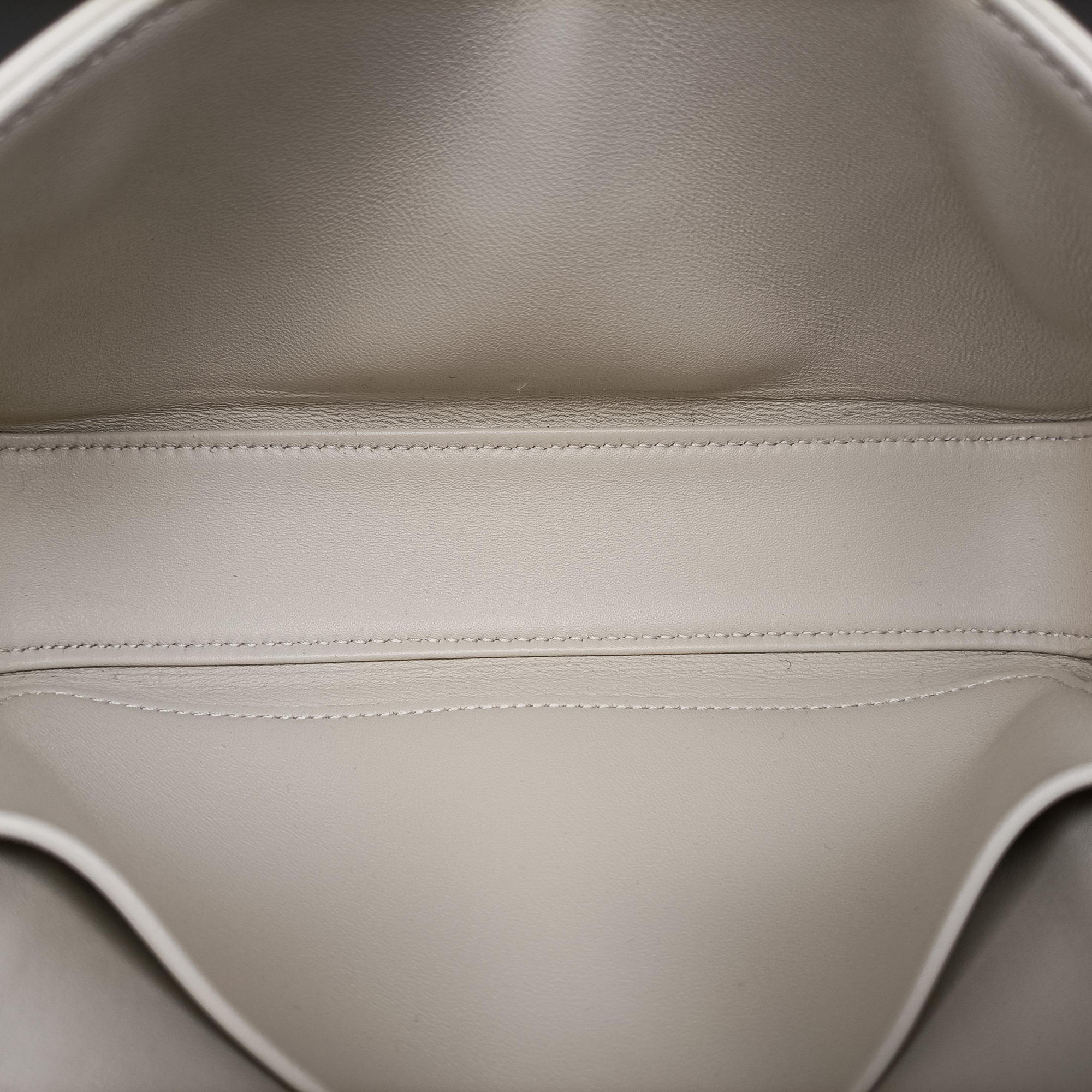 Secondhand Celine Claude Triomphe Beige Leather  shoulderbag | stylenewstar
