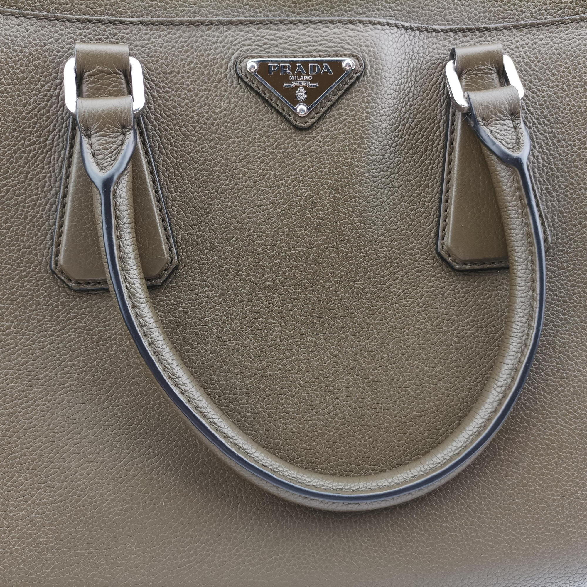 Secondhand Prada Business Briefcase Green Leather 2VE368 handbag | stylenewstar