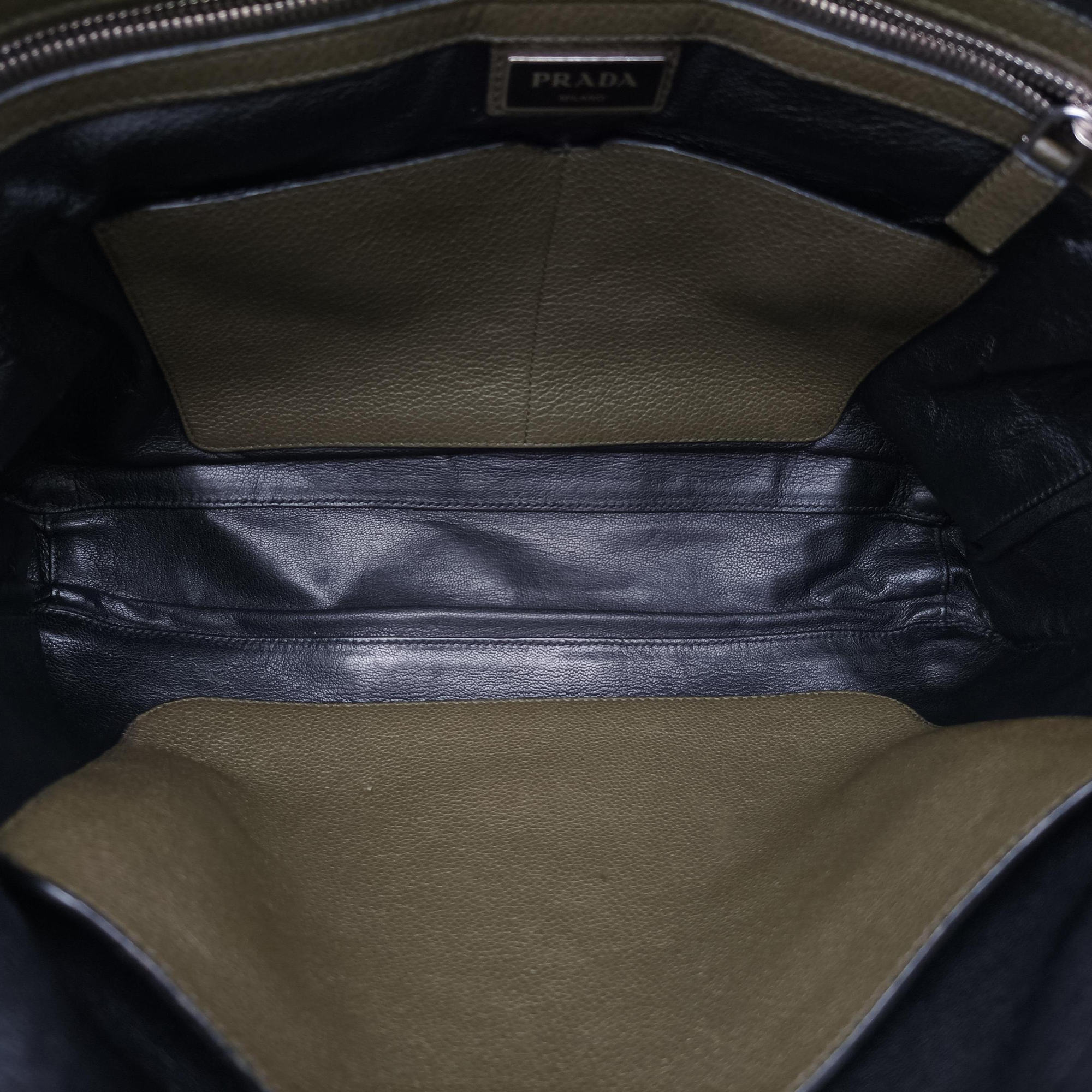 Secondhand Prada Business Briefcase Green Leather 2VE368 handbag | stylenewstar
