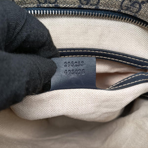 Secondhand Gucci GG Supreme Messenger Beige × Navy PVC coated canvas×leather 295257 shoulderbag | stylenewstar