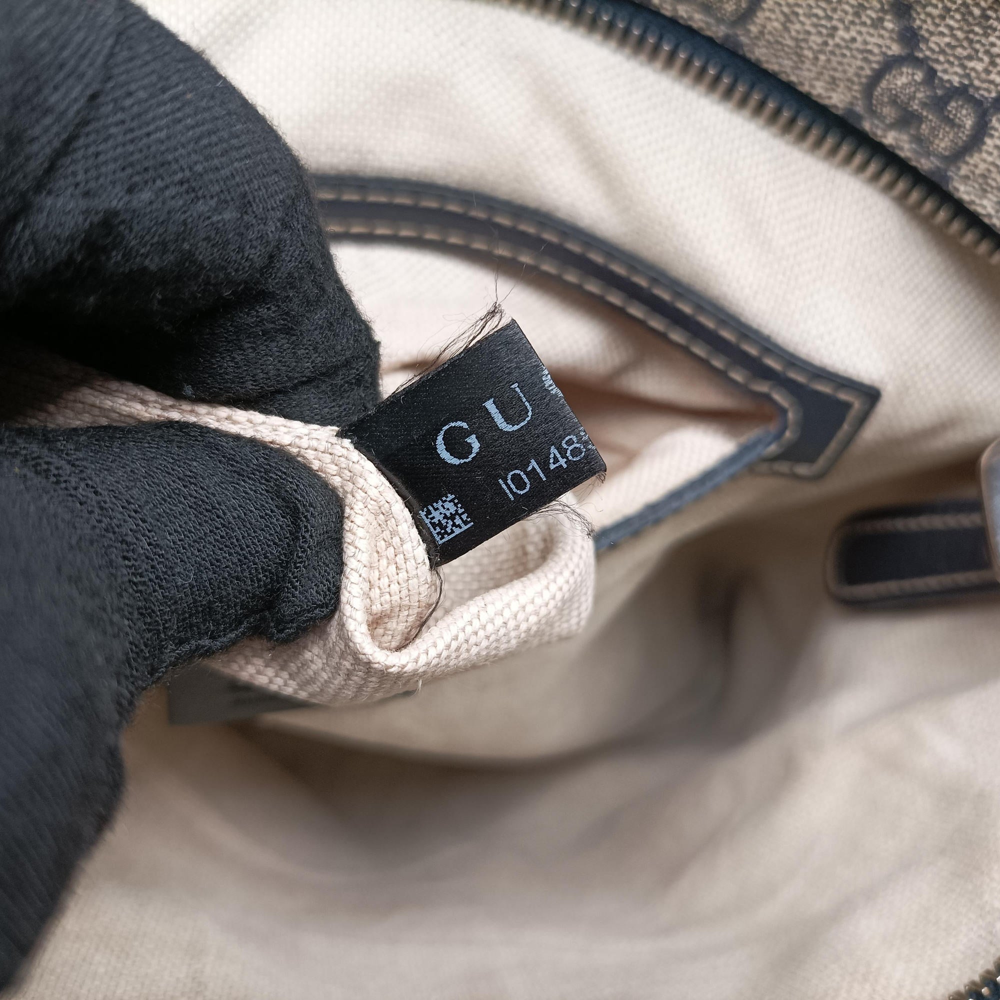Secondhand Gucci GG Supreme Messenger Beige × Navy PVC coated canvas×leather 295257 shoulderbag | stylenewstar