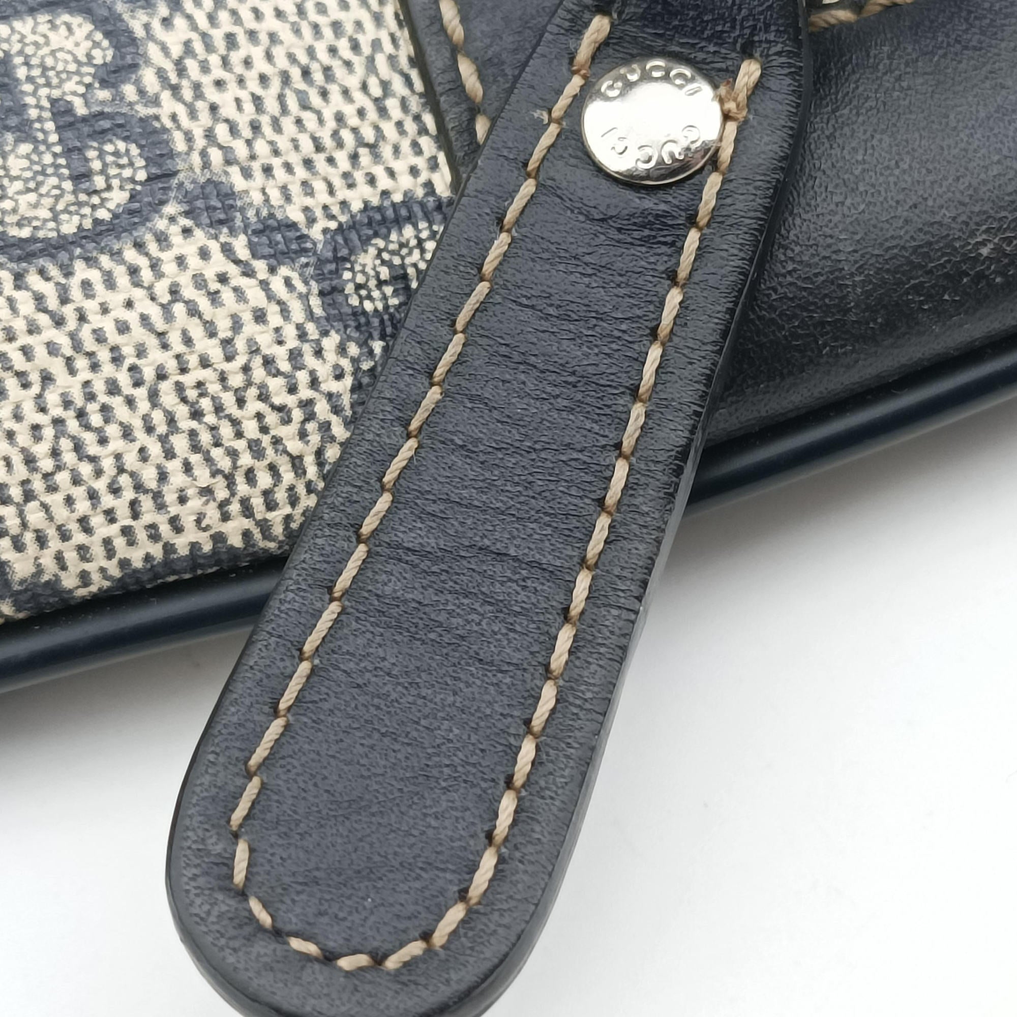 Secondhand Gucci GG Supreme Messenger Beige × Navy PVC coated canvas×leather 295257 shoulderbag | stylenewstar