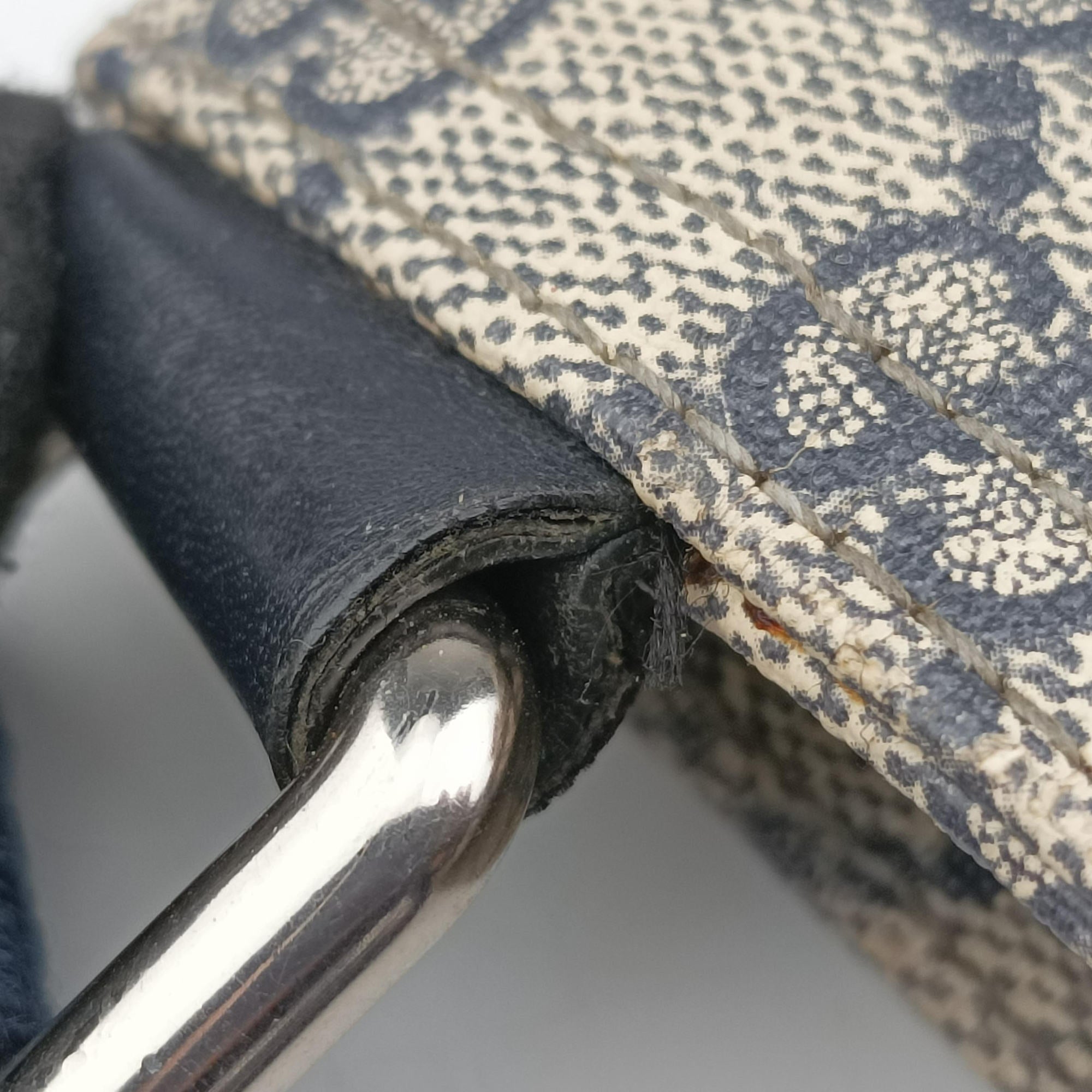 Secondhand Gucci GG Supreme Messenger Beige × Navy PVC coated canvas×leather 295257 shoulderbag | stylenewstar