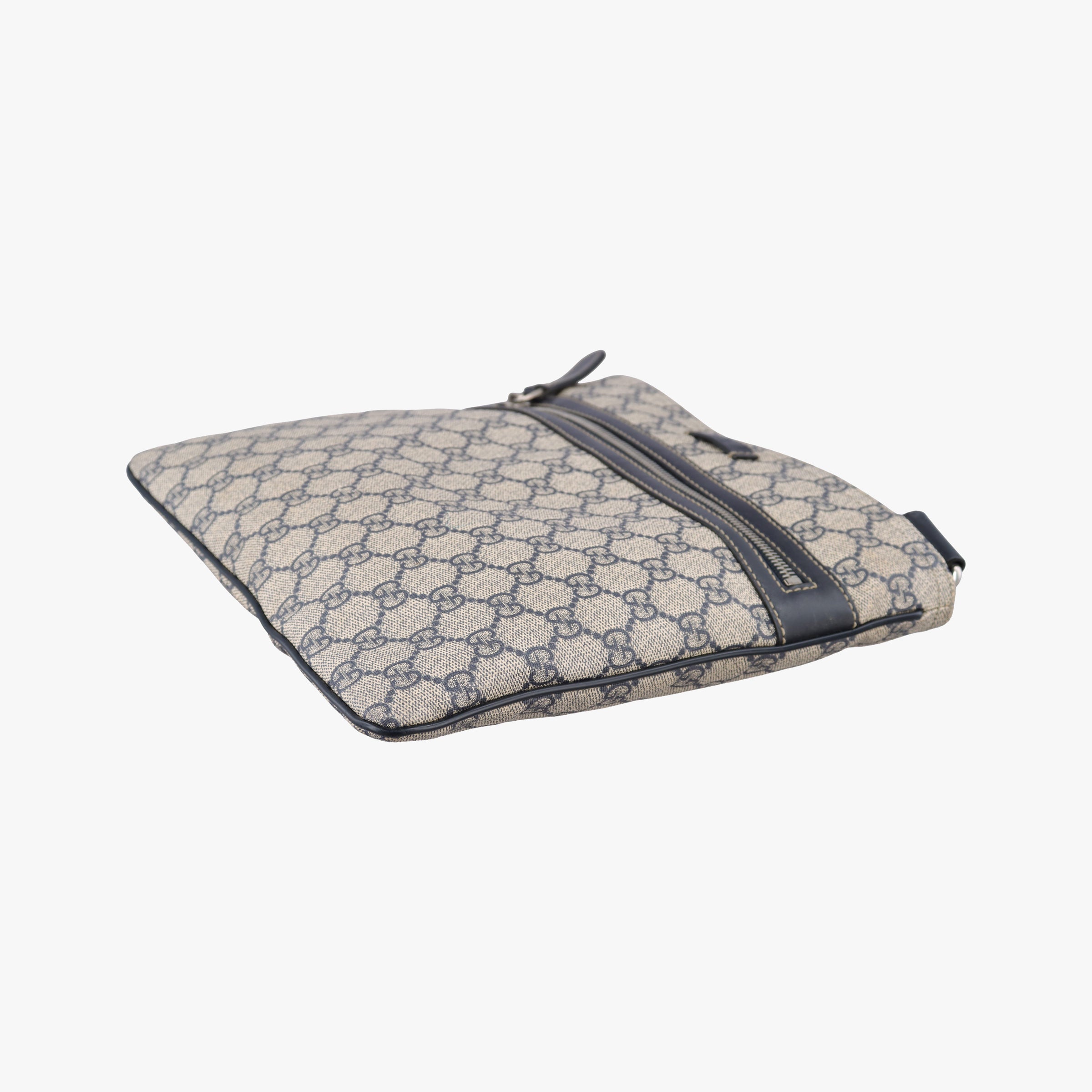 Secondhand Gucci GG Supreme Messenger Beige × Navy PVC coated canvas×leather 295257 shoulderbag | stylenewstar