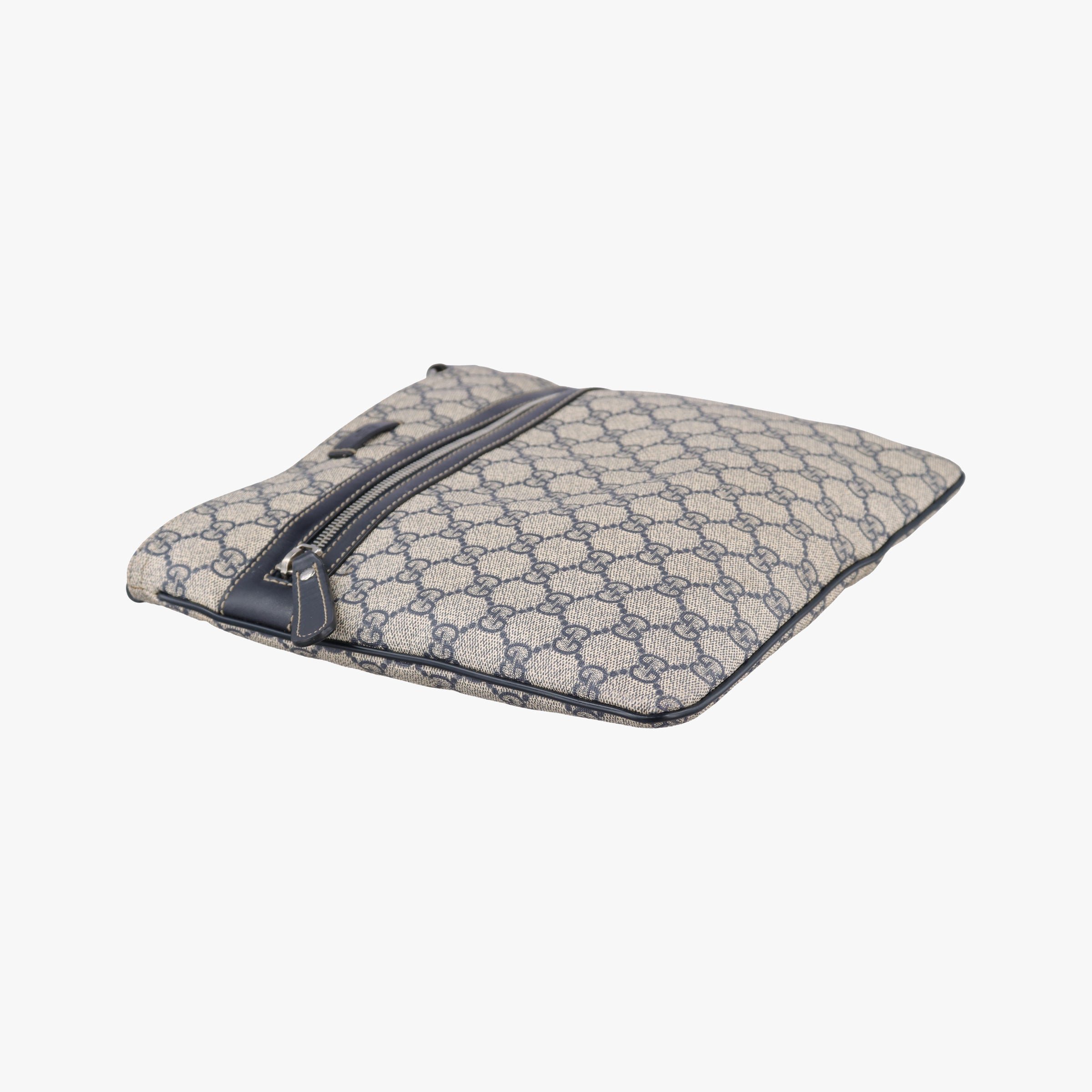 Secondhand Gucci GG Supreme Messenger Beige × Navy PVC coated canvas×leather 295257 shoulderbag | stylenewstar