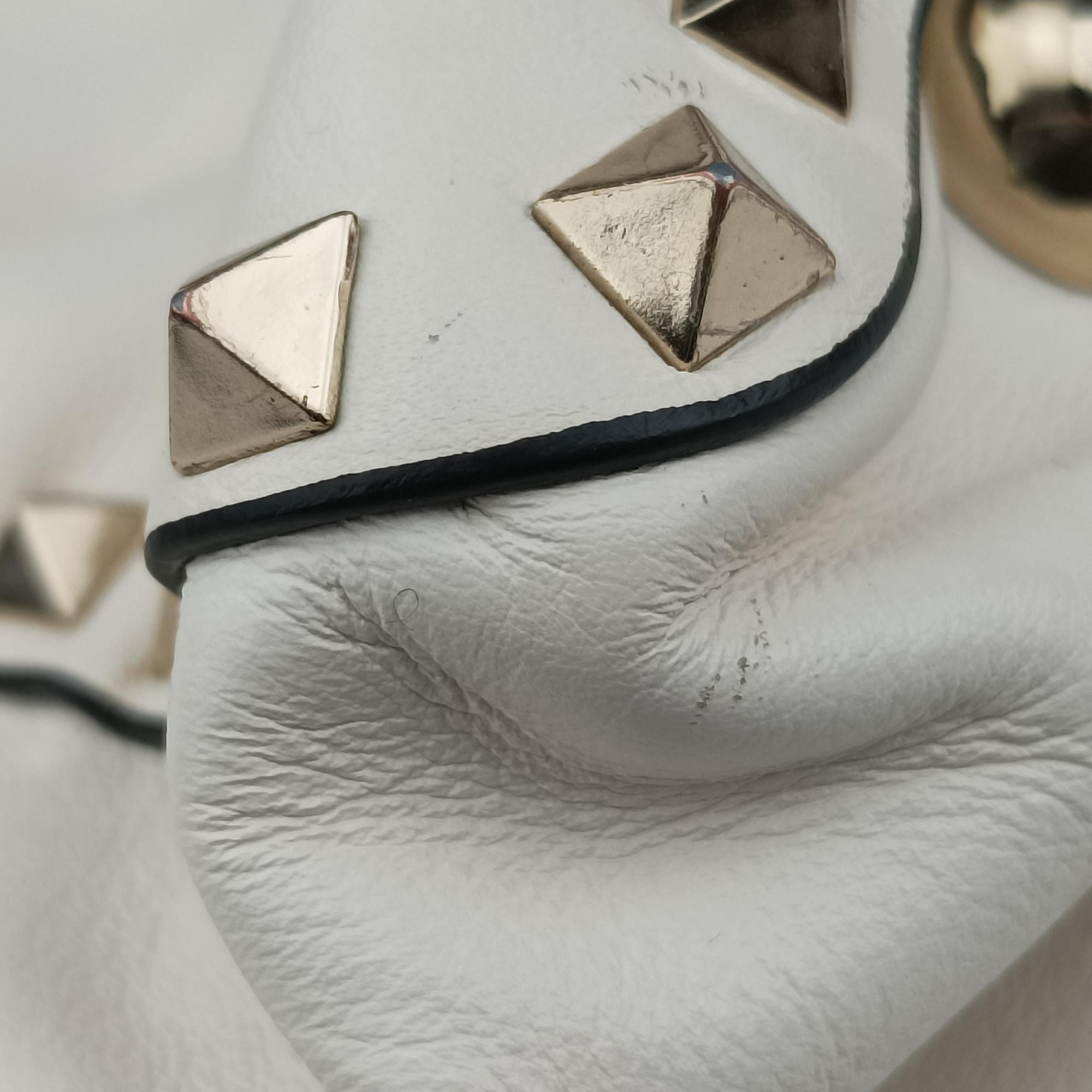 Pre-owned Valentino Rockstud White Leather  shoulderbag | stylenewstar