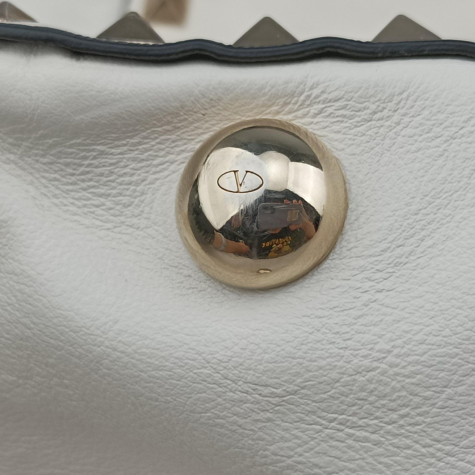 Pre-owned Valentino Rockstud White Leather  shoulderbag | stylenewstar