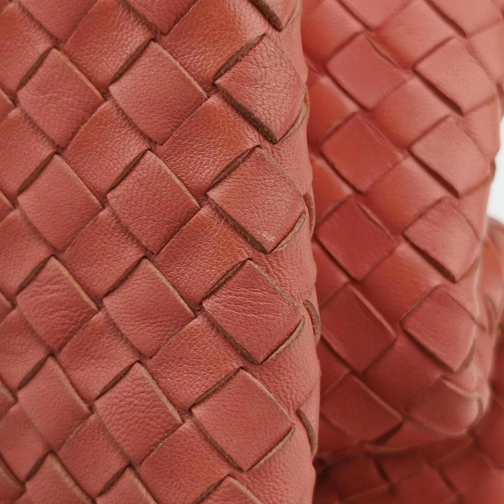 Pre-owned Bottega Veneta Intrecciato Coral red lambskin  handbag | stylenewstar