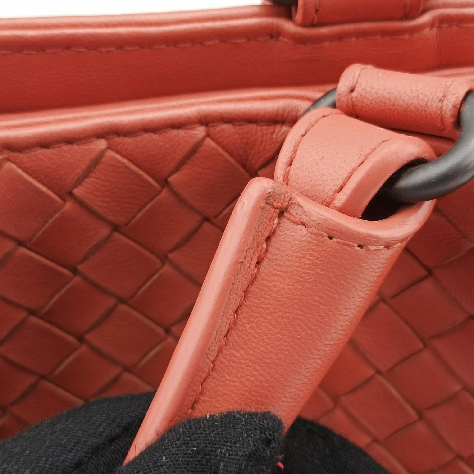 Pre-owned Bottega Veneta Intrecciato Coral red lambskin  handbag | stylenewstar