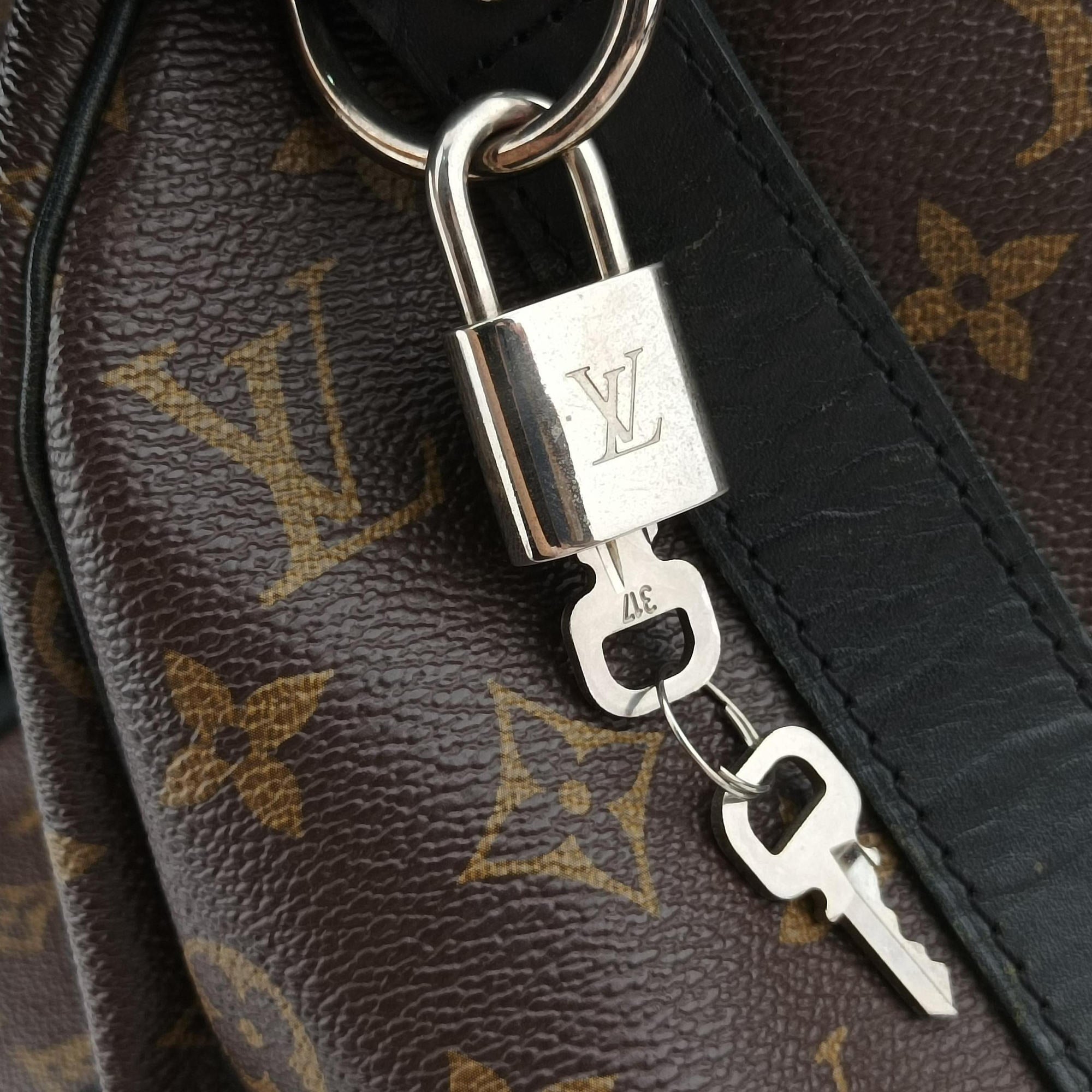 Pre-owned Louis Vuitton Keepall Bandouliere 45 Monogram Eclipse Monogram Eclipse Canvas M56711 shoulderbag | stylenewstar