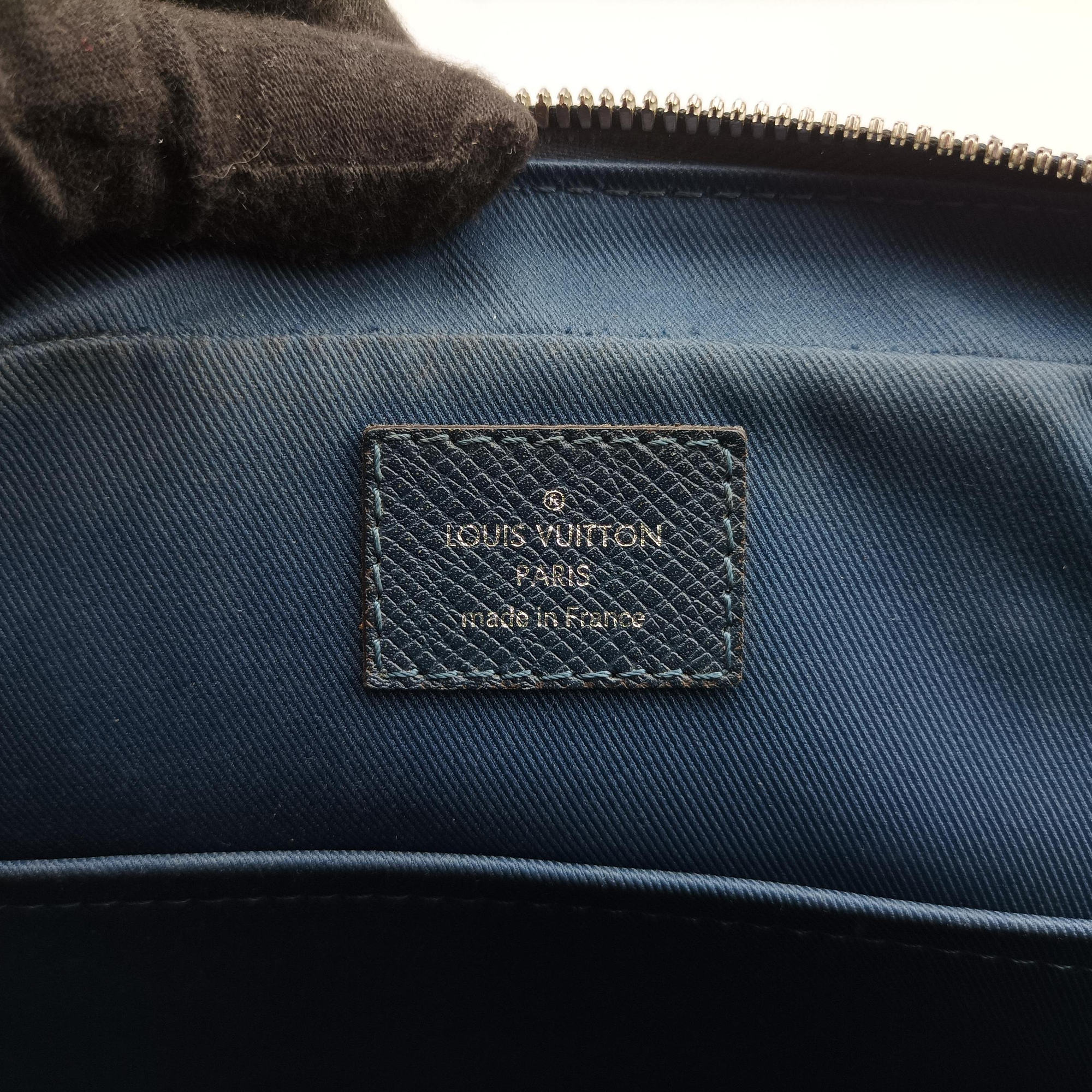 Vintage Louis Vuitton Porto Document Business MM Navy Taiga M32705 handbag | stylenewstar