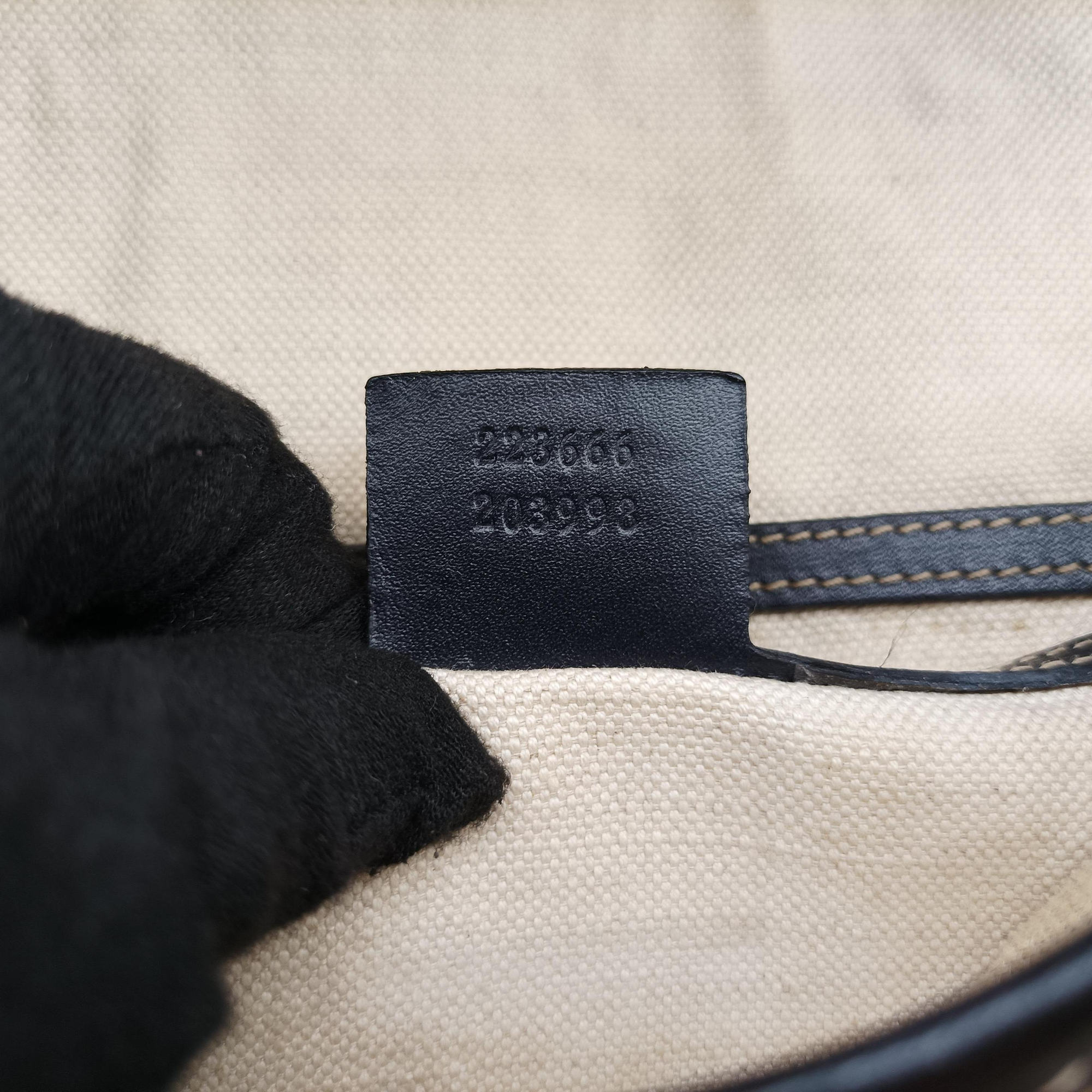 Pre-owned Gucci GG Plus GG Supreme beige×navy PVC coated canvas×Leather 223666 shoulderbag | stylenewstar