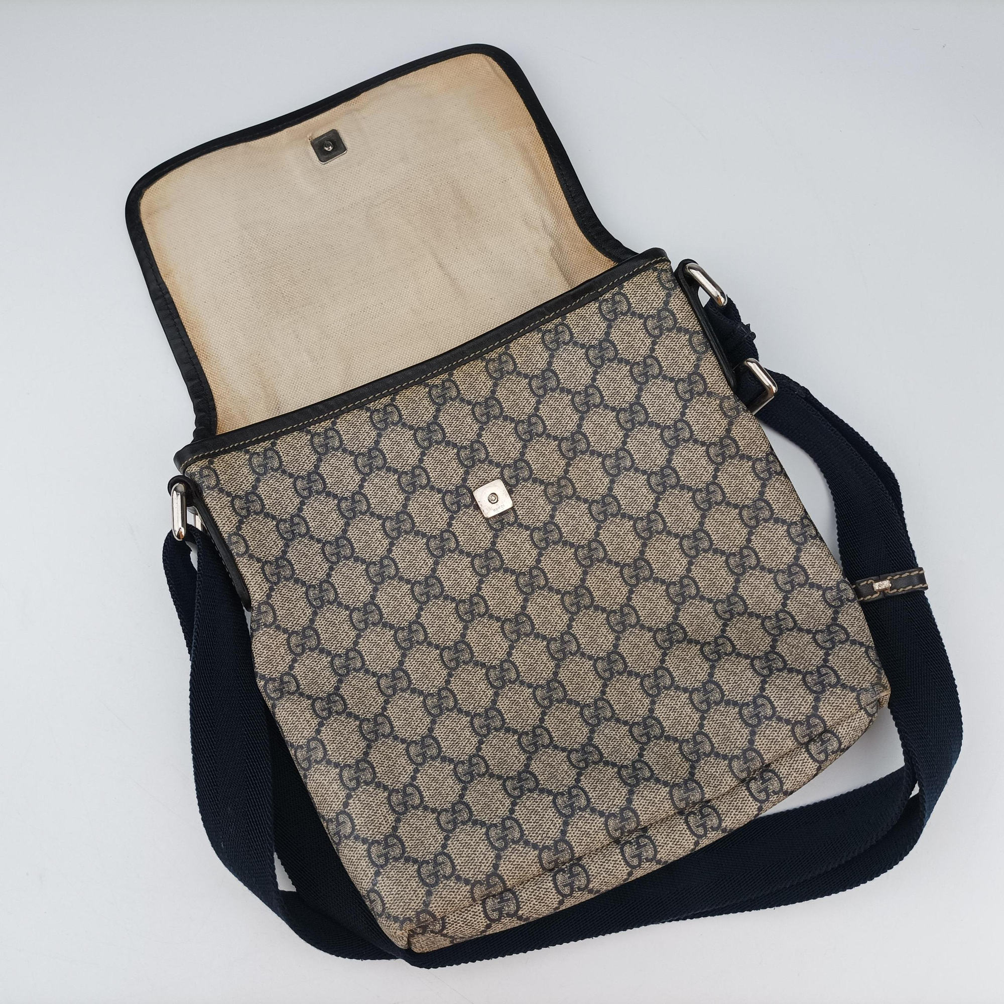 Pre-owned Gucci GG Plus GG Supreme beige×navy PVC coated canvas×Leather 223666 shoulderbag | stylenewstar