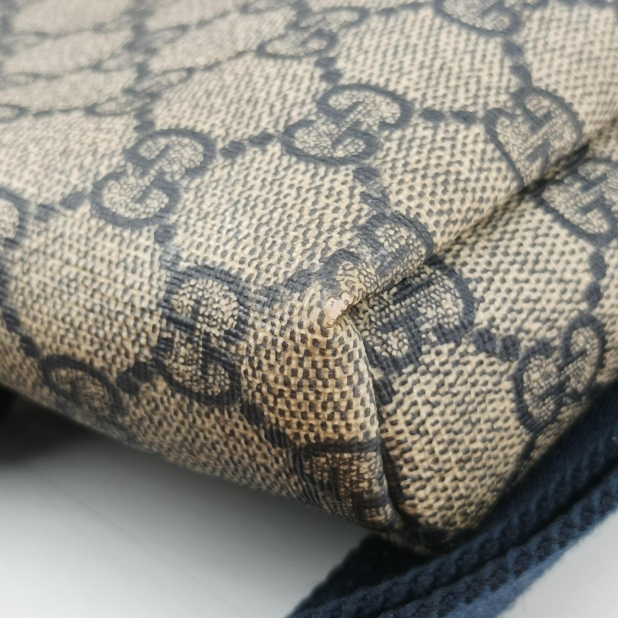 Pre-owned Gucci GG Plus GG Supreme beige×navy PVC coated canvas×Leather 223666 shoulderbag | stylenewstar
