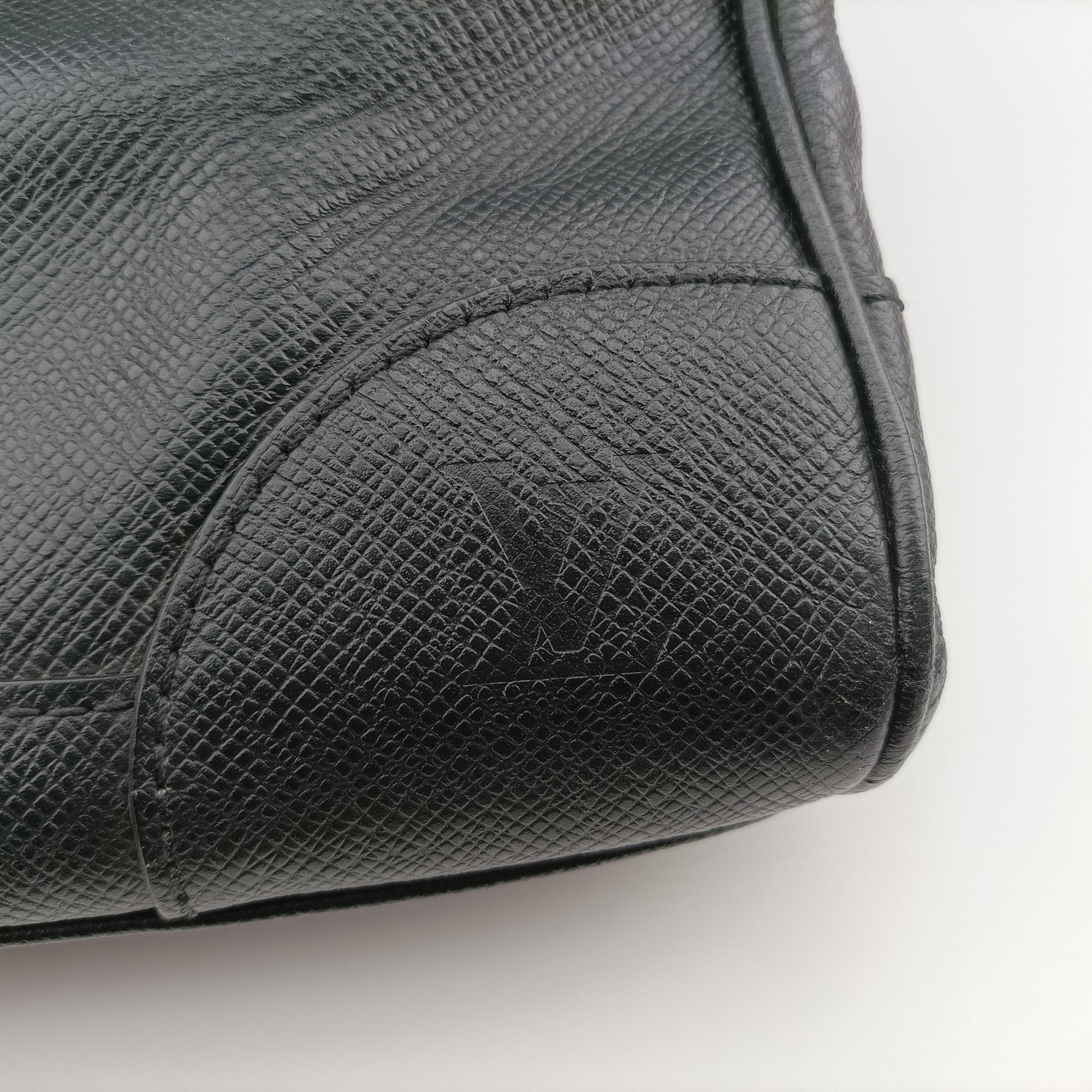 Pre-owned Louis Vuitton IGOR Ardoise Taiga M31172 handbag | stylenewstar