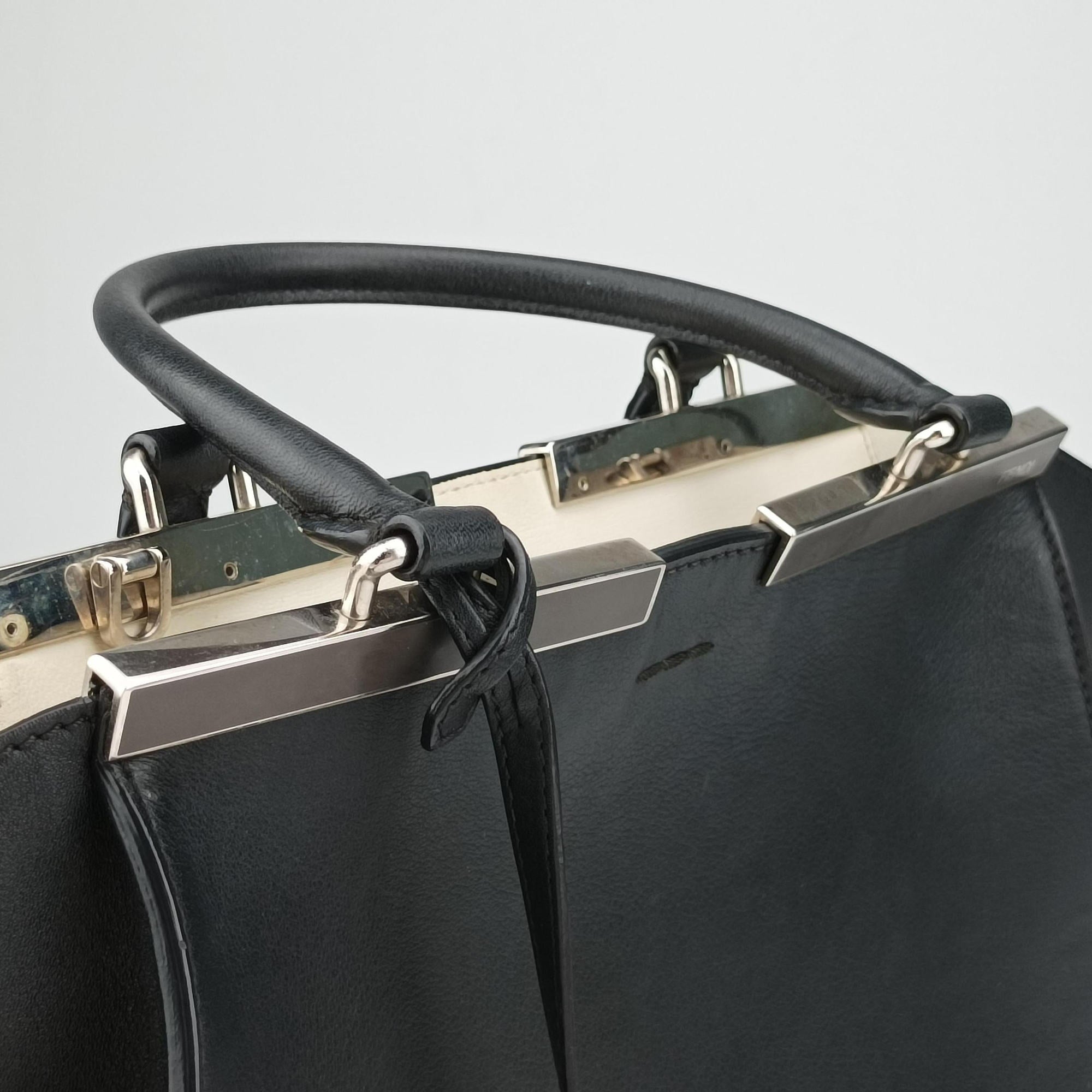 Pre-owned Fendi Troyage Trois Jours Black Leather 8BH279 shoulderbag | stylenewstar