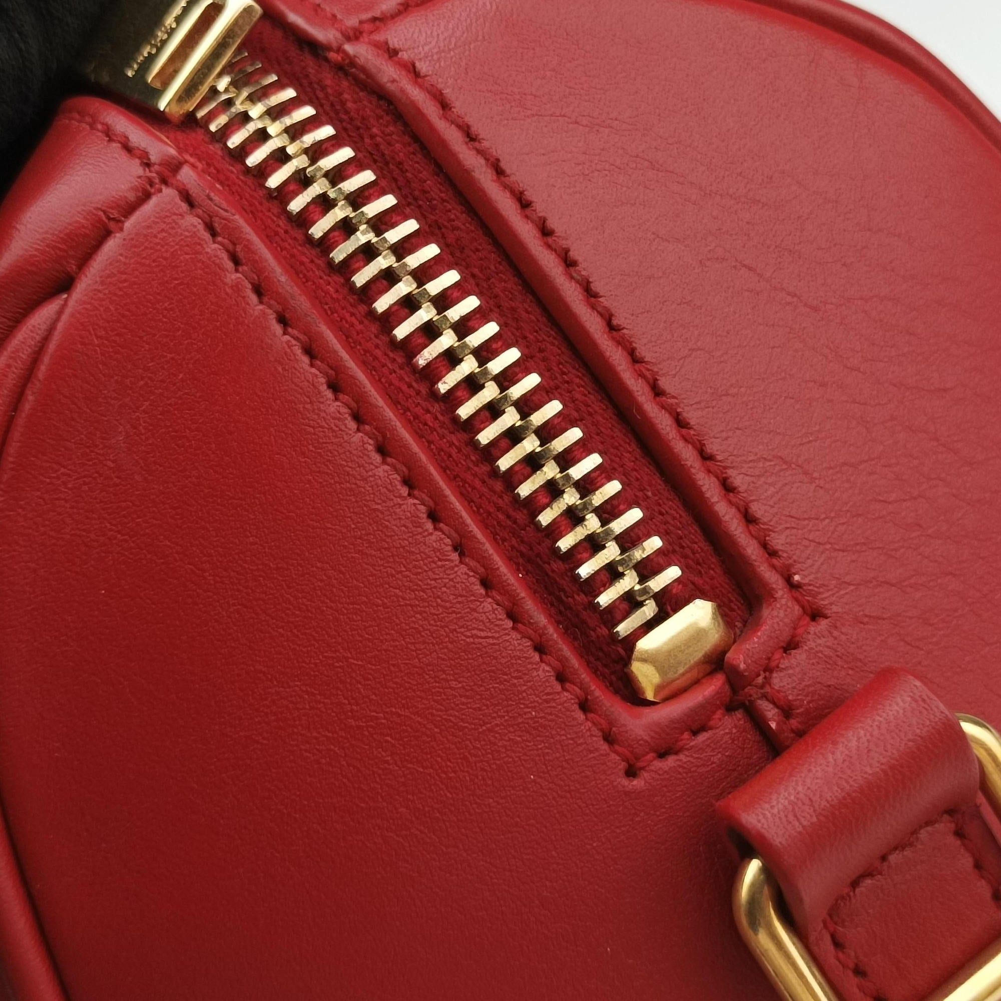 Pre-owned Yves Saint Laurent CLASSIC BABY DUFFLE Red Leather 330958 shoulderbag | stylenewstar