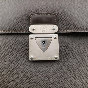 Pre-owned Louis Vuitton Serviette Moskova Grizzly Taiga M31058 handbag | stylenewstar