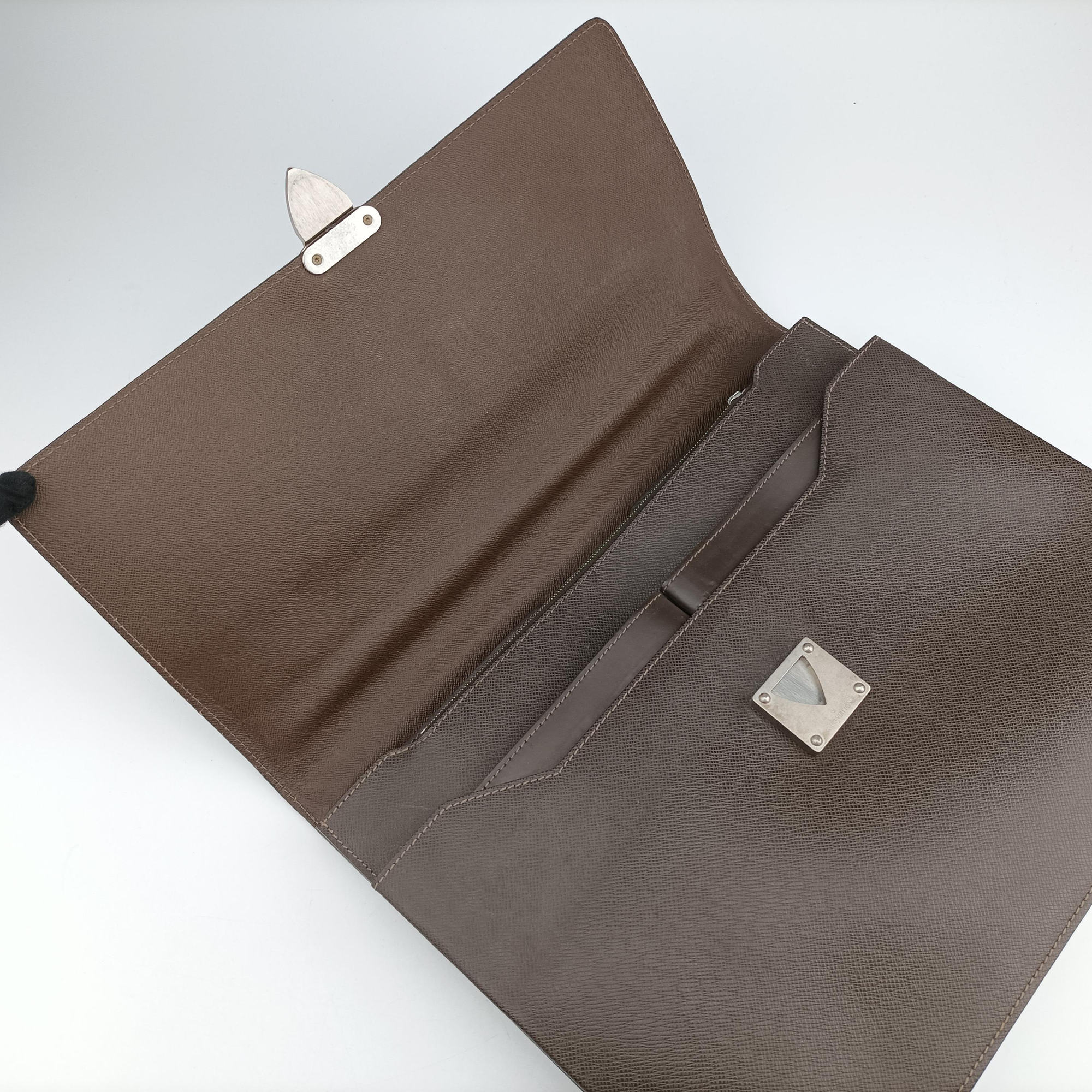 Pre-owned Louis Vuitton Serviette Moskova Grizzly Taiga M31058 handbag | stylenewstar