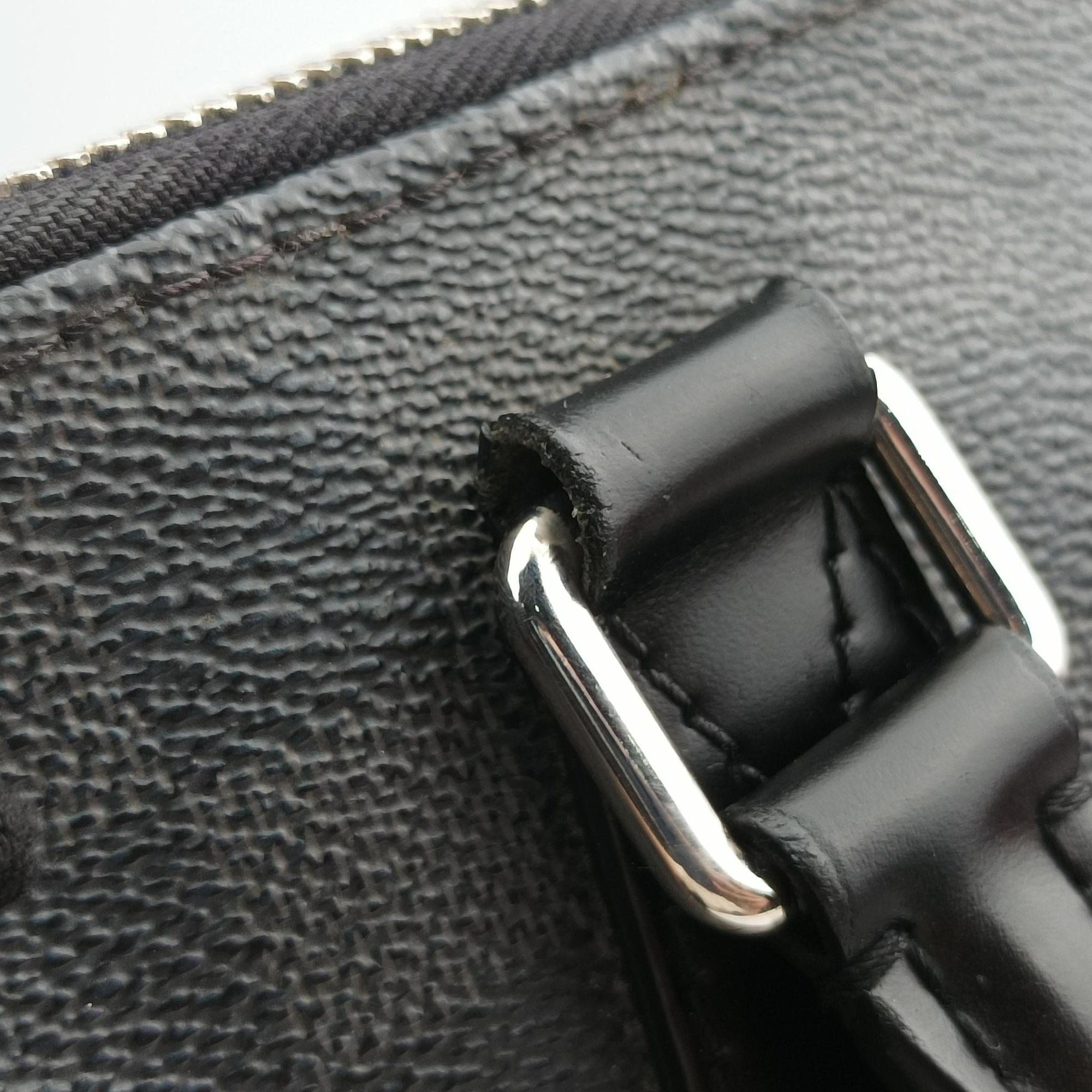 Pre-owned Louis Vuitton Porte Documents Jour Noir Damier Graphite N48224 handbag | stylenewstar