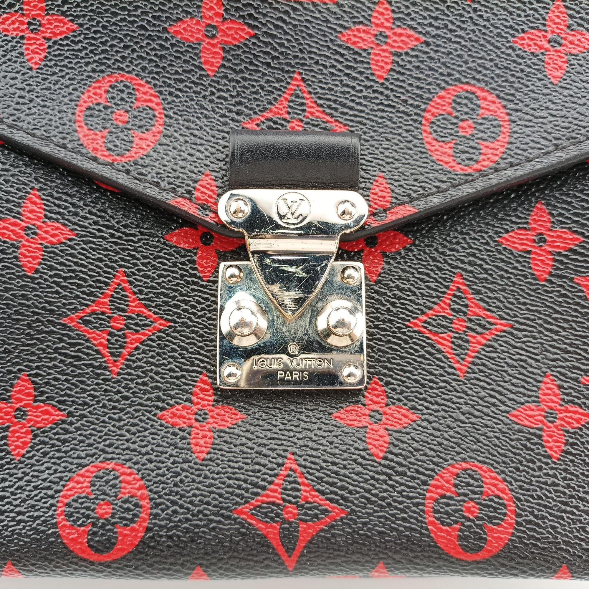 Secondhand Louis Vuitton Pochette Metis MM Noir×ROUGE Monogram Infrarouge M41462 shoulderbag | stylenewstar