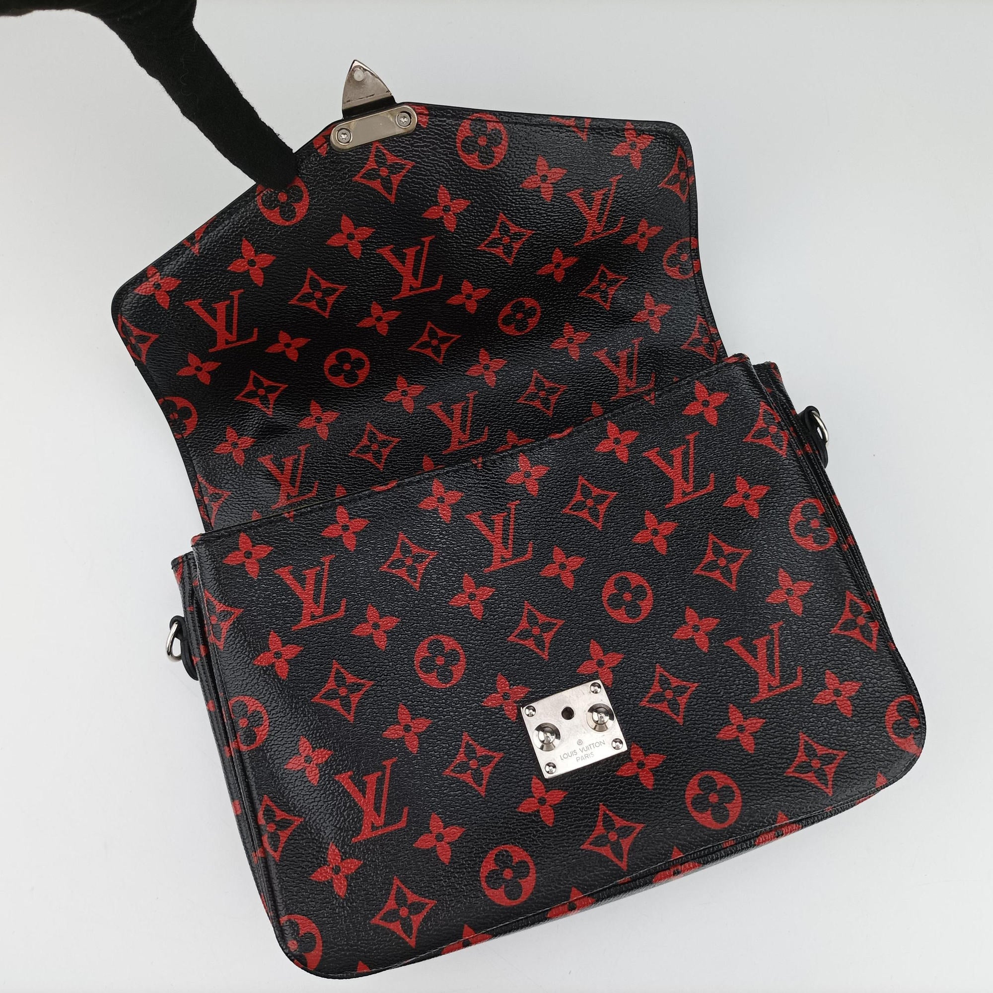 Secondhand Louis Vuitton Pochette Metis MM Noir×ROUGE Monogram Infrarouge M41462 shoulderbag | stylenewstar