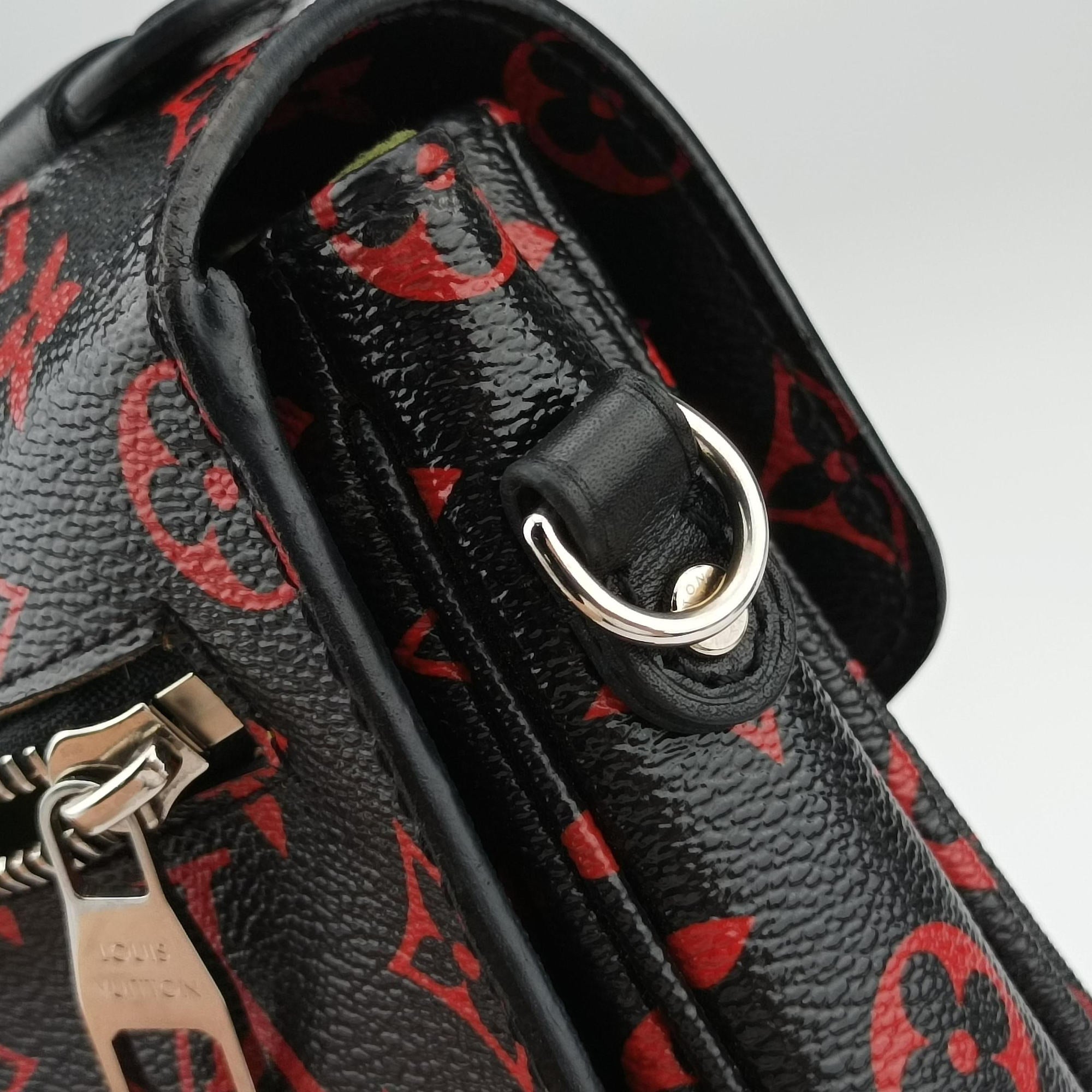 Secondhand Louis Vuitton Pochette Metis MM Noir×ROUGE Monogram Infrarouge M41462 shoulderbag | stylenewstar