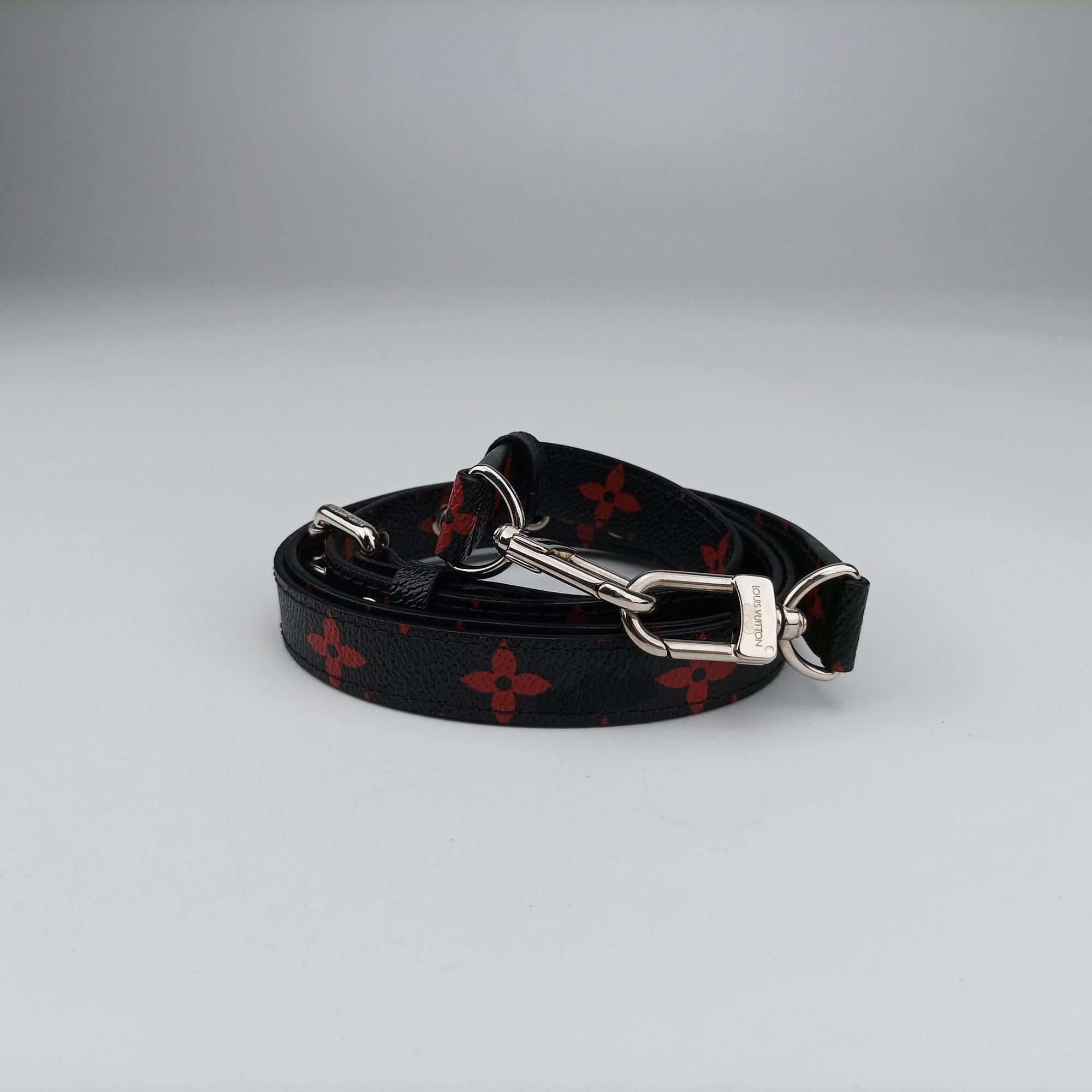 Secondhand Louis Vuitton Pochette Metis MM Noir×ROUGE Monogram Infrarouge M41462 shoulderbag | stylenewstar