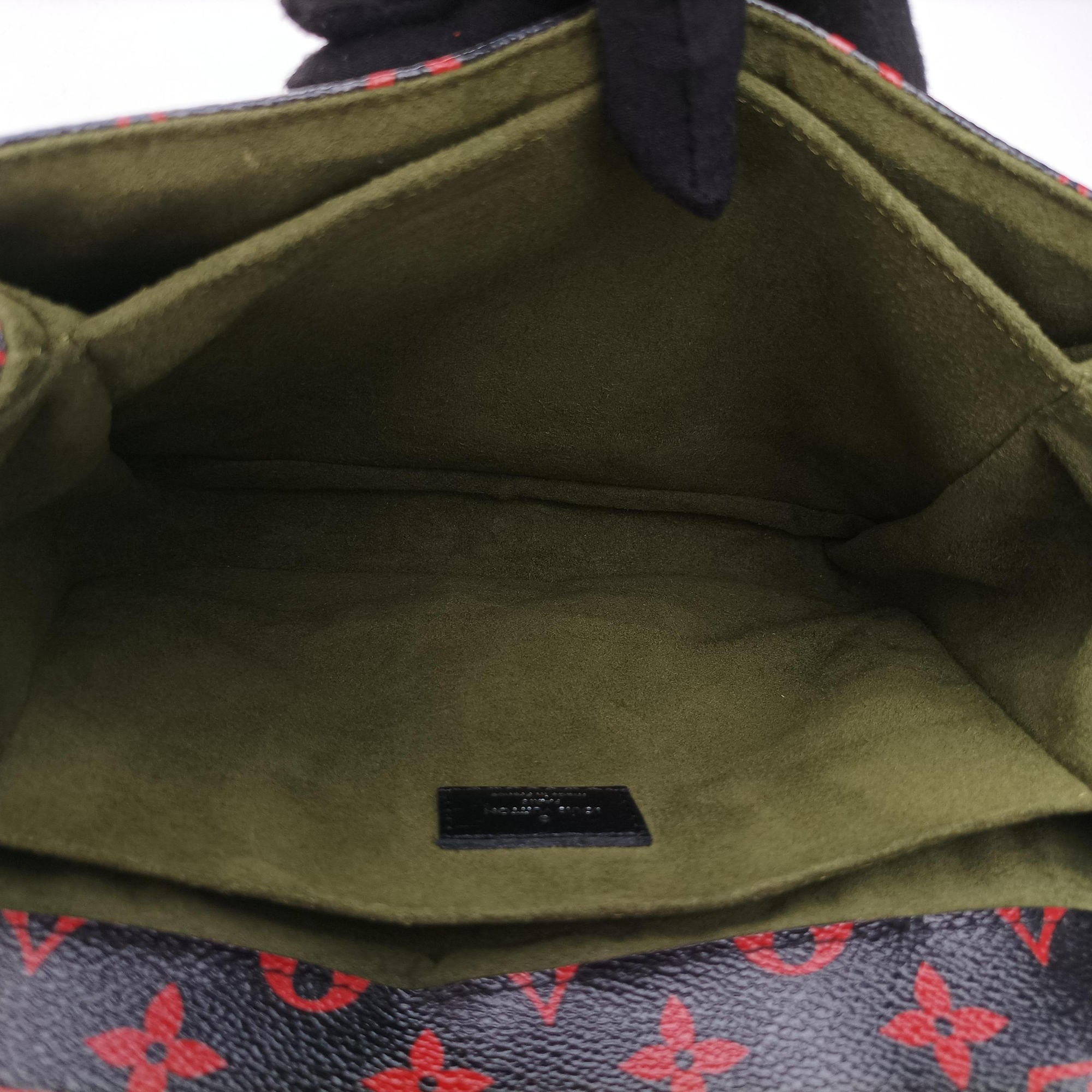 Secondhand Louis Vuitton Pochette Metis MM Noir×ROUGE Monogram Infrarouge M41462 shoulderbag | stylenewstar