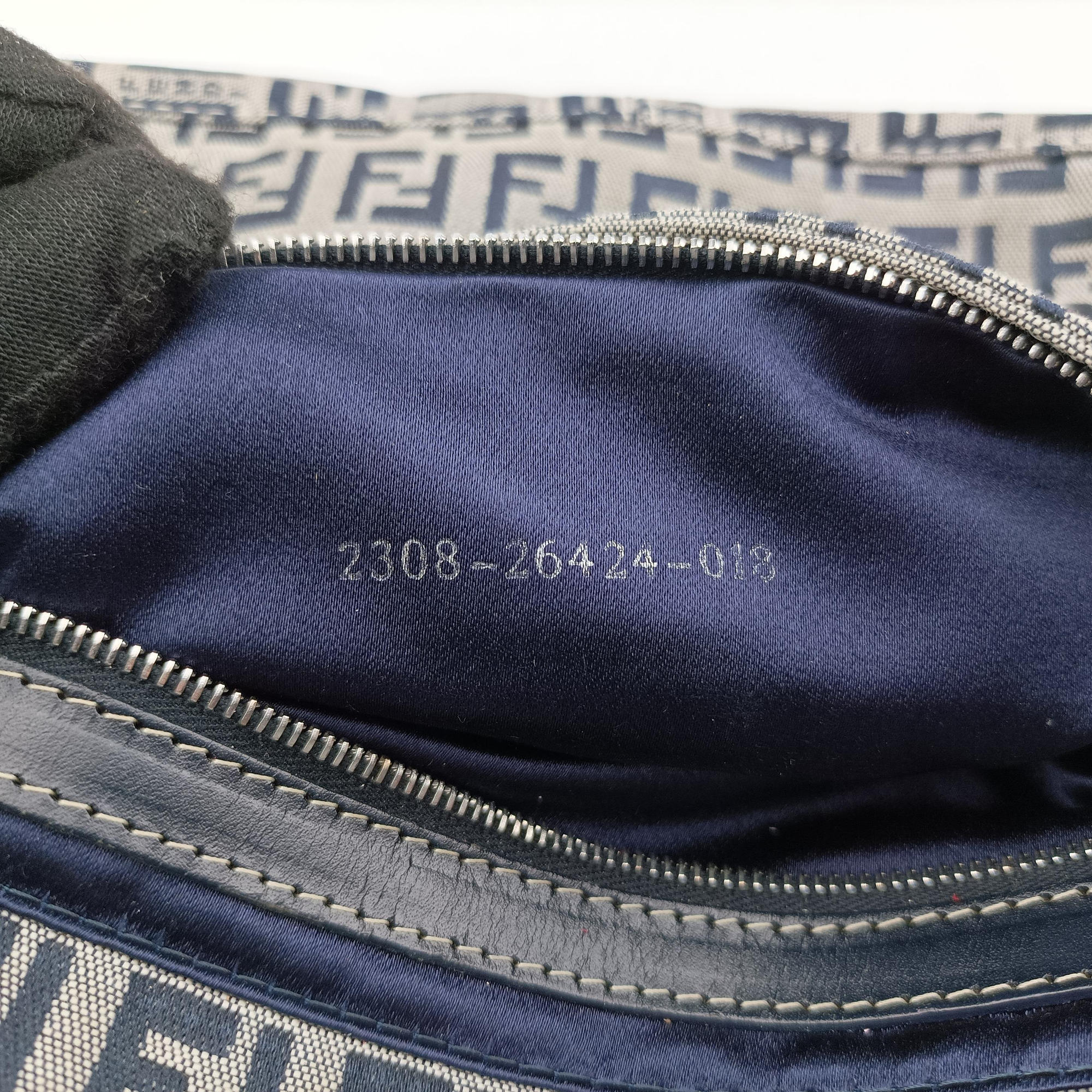 Pre-owned Fendi Mamma Baguette Navy Canvas 26424 shoulderbag | stylenewstar
