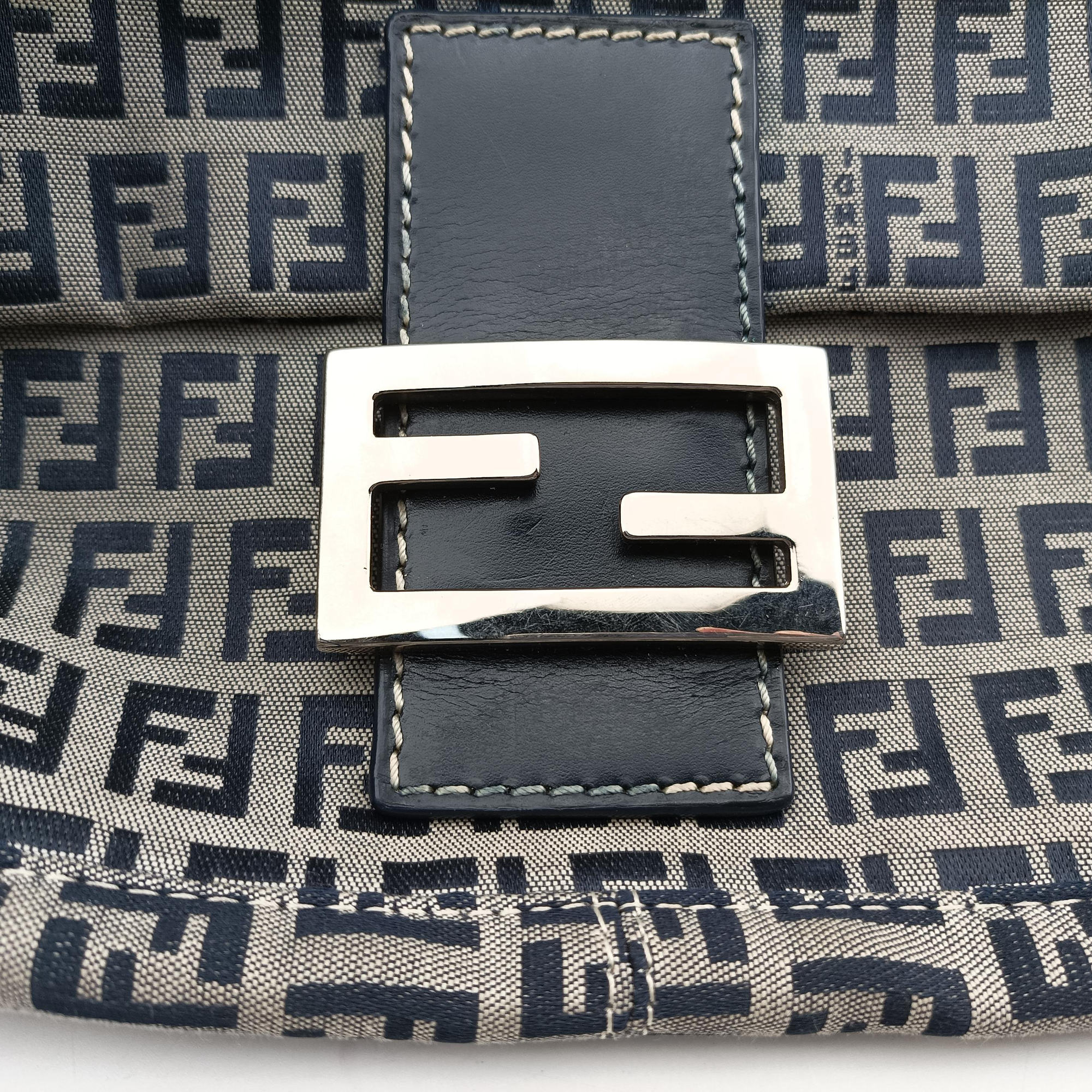 Pre-owned Fendi Mamma Baguette Navy Canvas 26424 shoulderbag | stylenewstar