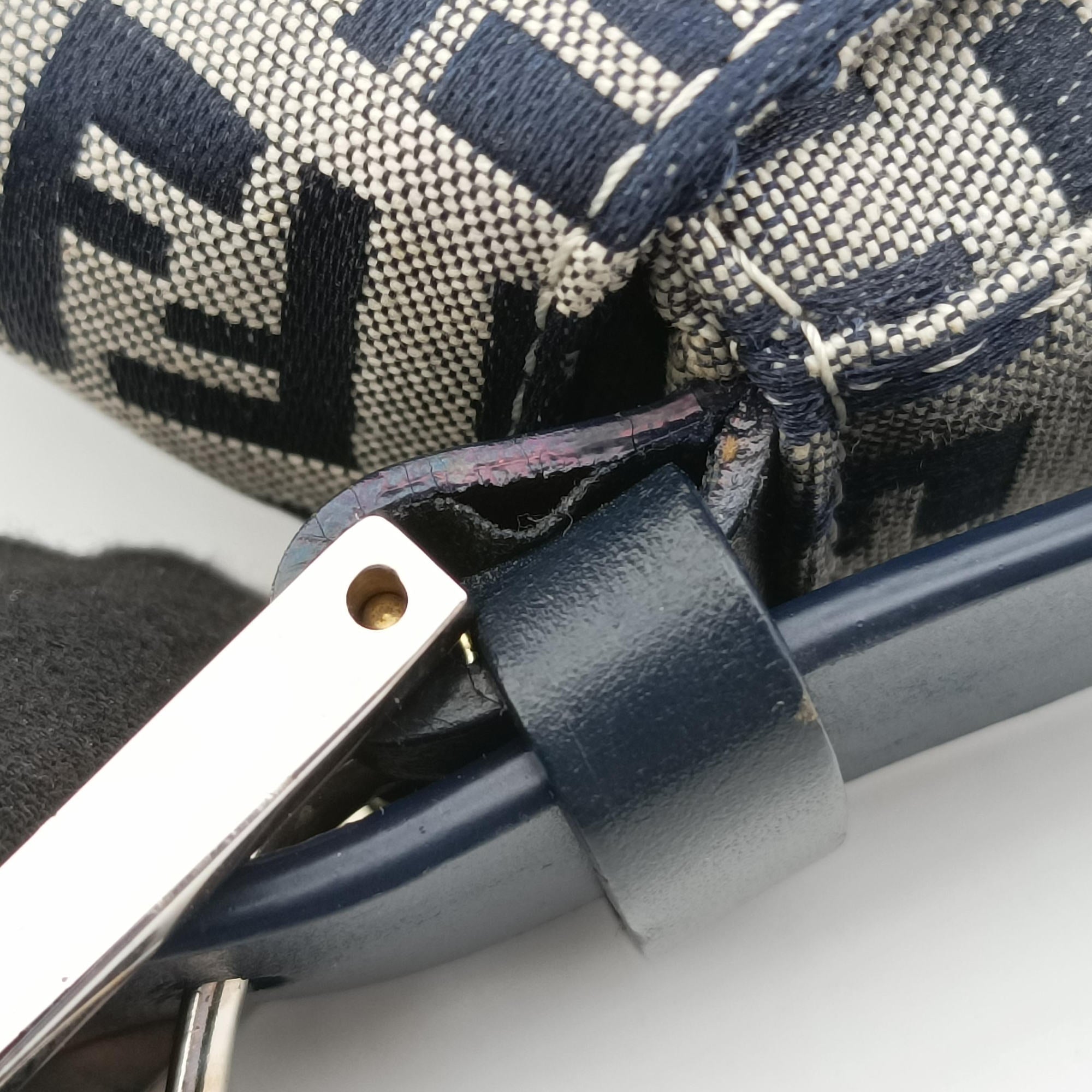 Pre-owned Fendi Mamma Baguette Navy Canvas 26424 shoulderbag | stylenewstar