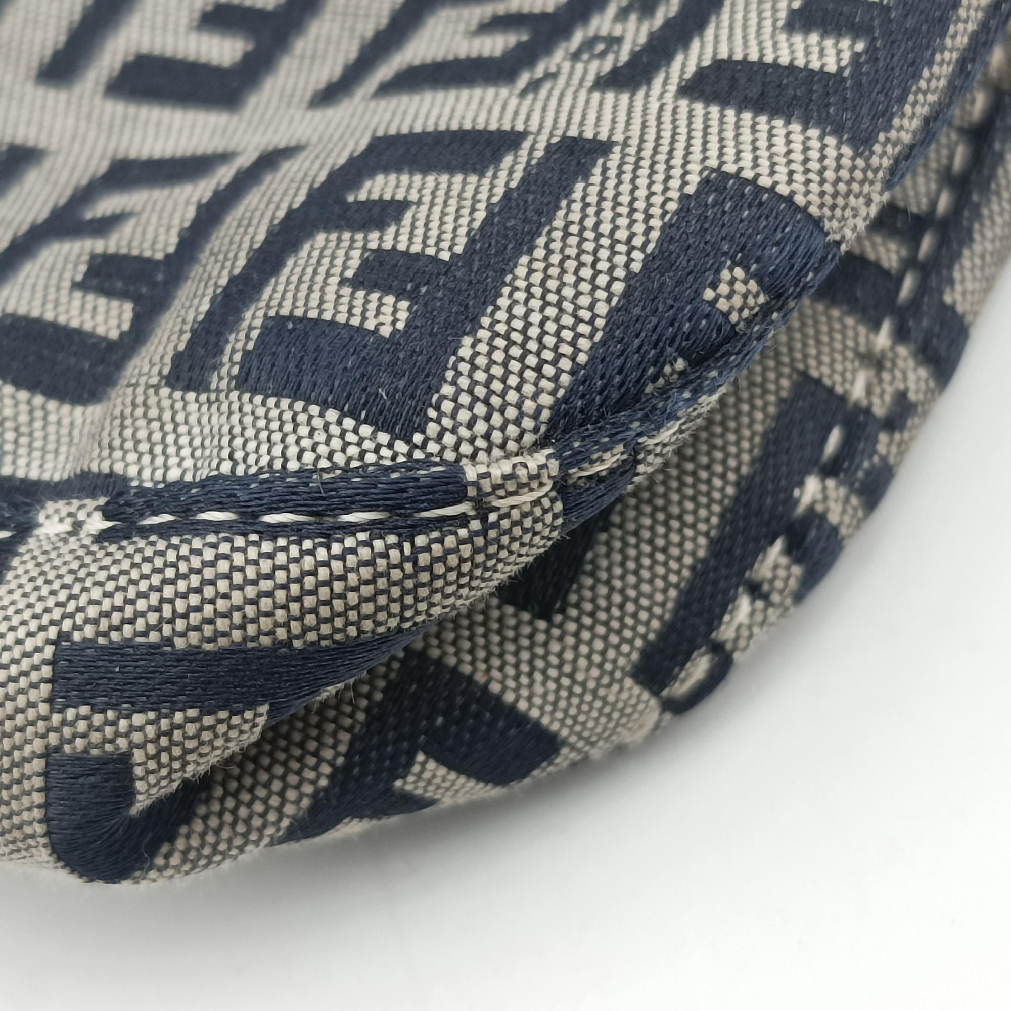 Pre-owned Fendi Mamma Baguette Navy Canvas 26424 shoulderbag | stylenewstar