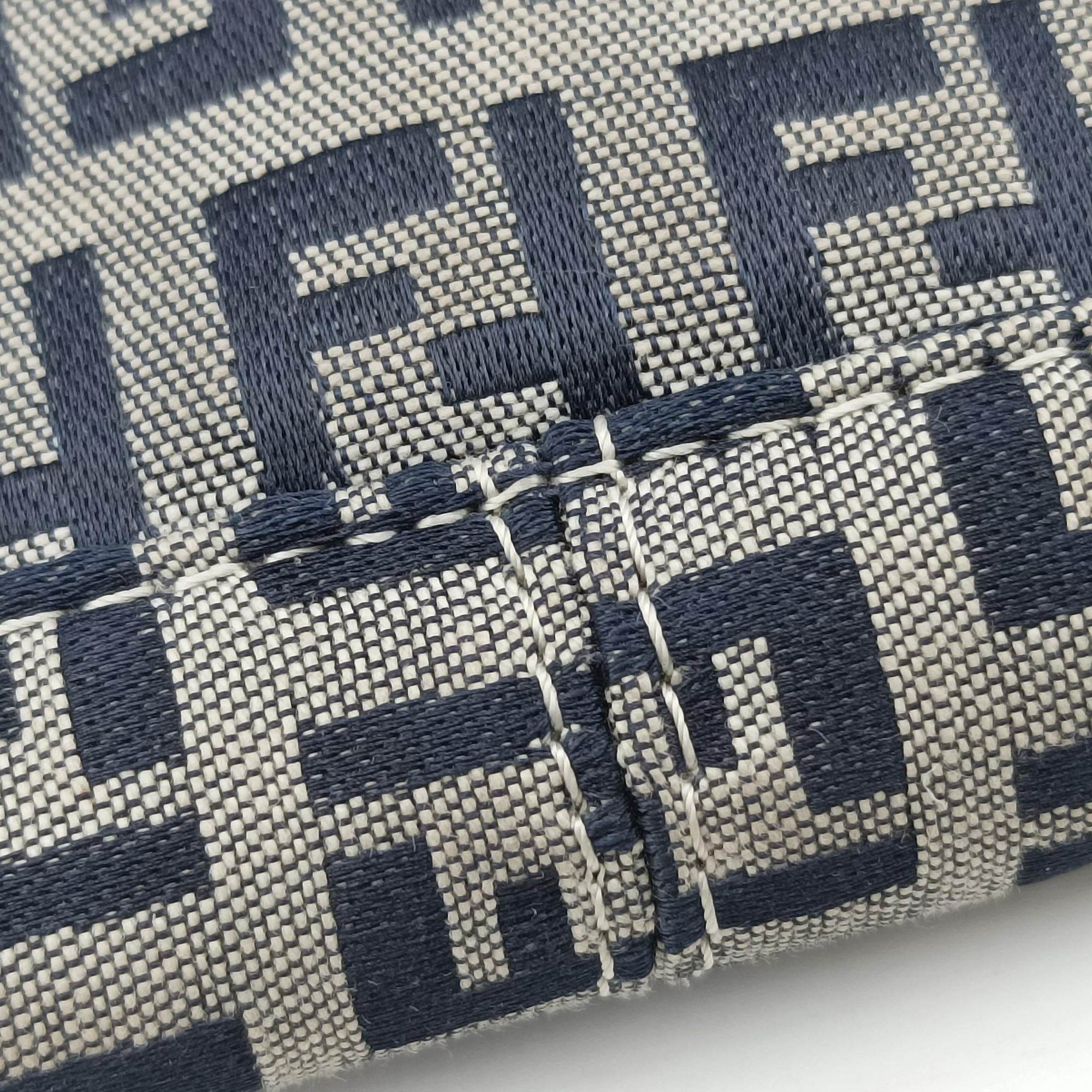 Pre-owned Fendi Mamma Baguette Navy Canvas 26424 shoulderbag | stylenewstar