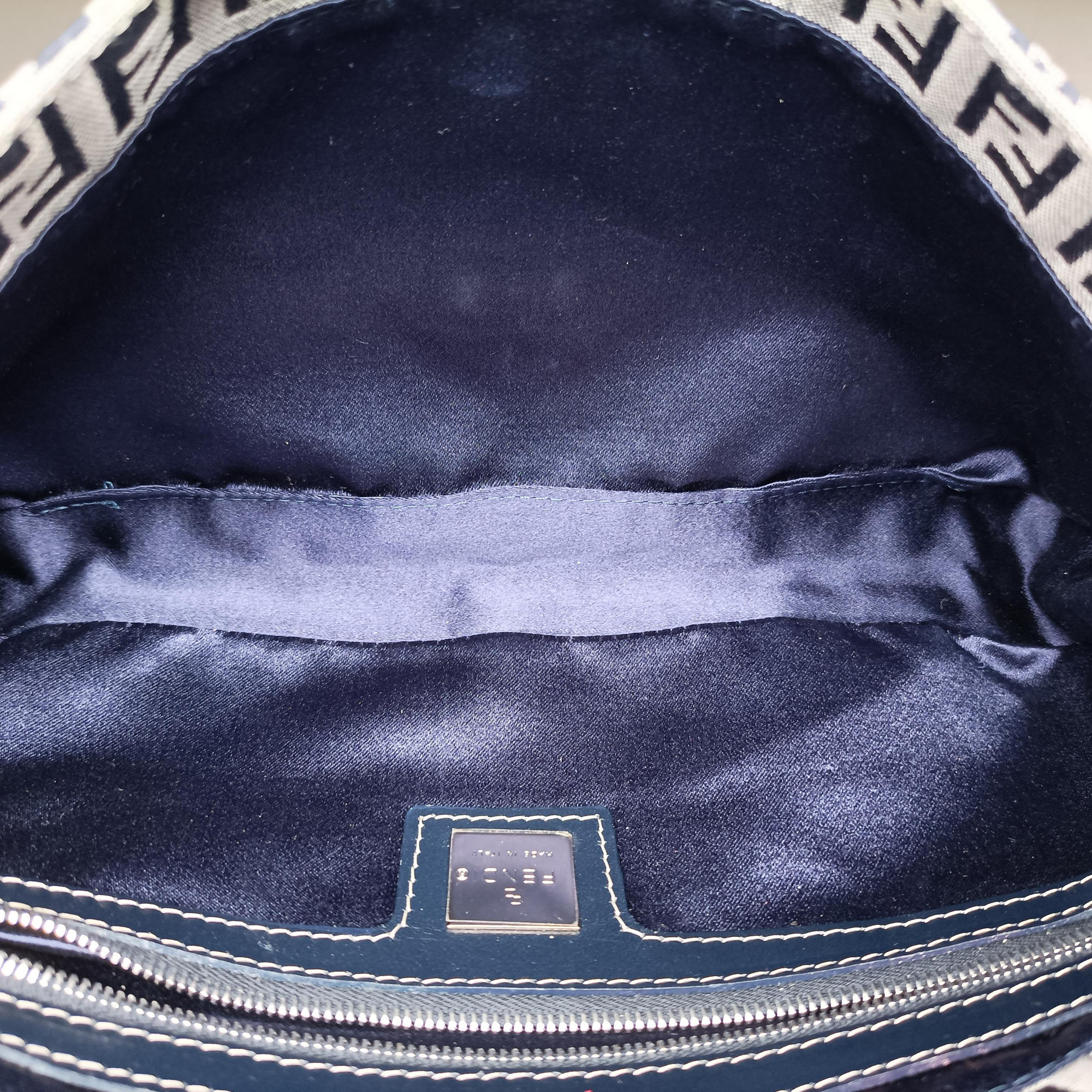 Pre-owned Fendi Mamma Baguette Navy Canvas 26424 shoulderbag | stylenewstar