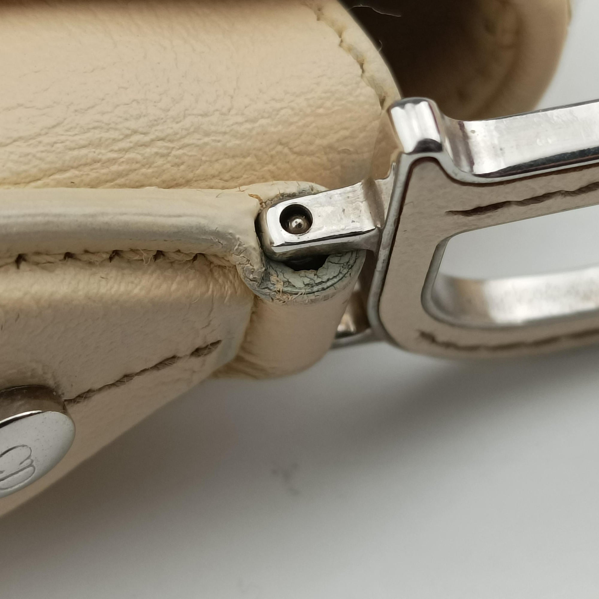 Pre-owned Christian Dior D charm ivory Leather  handbag | stylenewstar