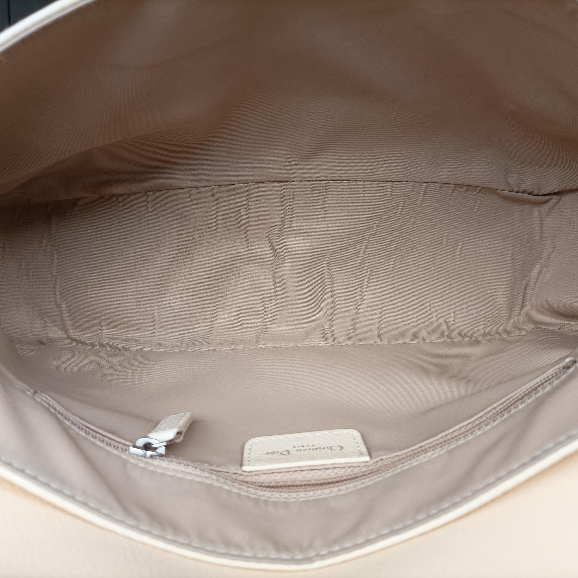 Pre-owned Christian Dior D charm ivory Leather  handbag | stylenewstar