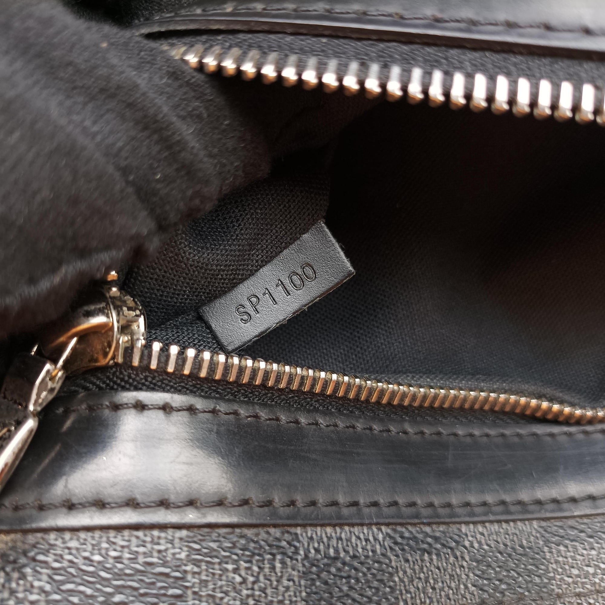 Pre-owned Louis Vuitton DANIEL MM Noir Damier GRAPHITE N58029 shoulderbag | stylenewstar