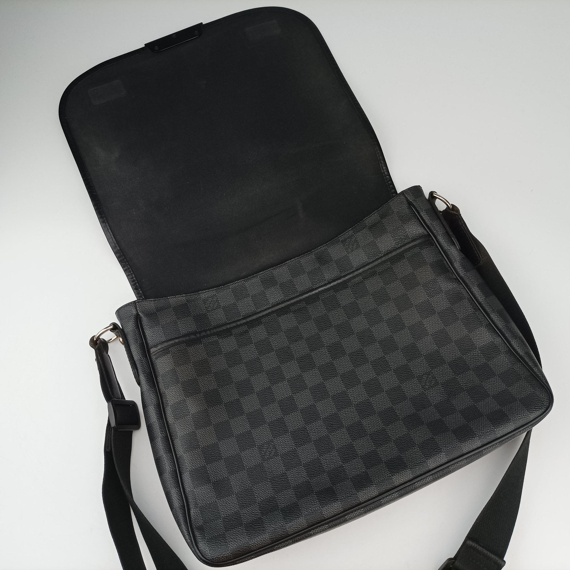 Pre-owned Louis Vuitton DANIEL MM Noir Damier GRAPHITE N58029 shoulderbag | stylenewstar