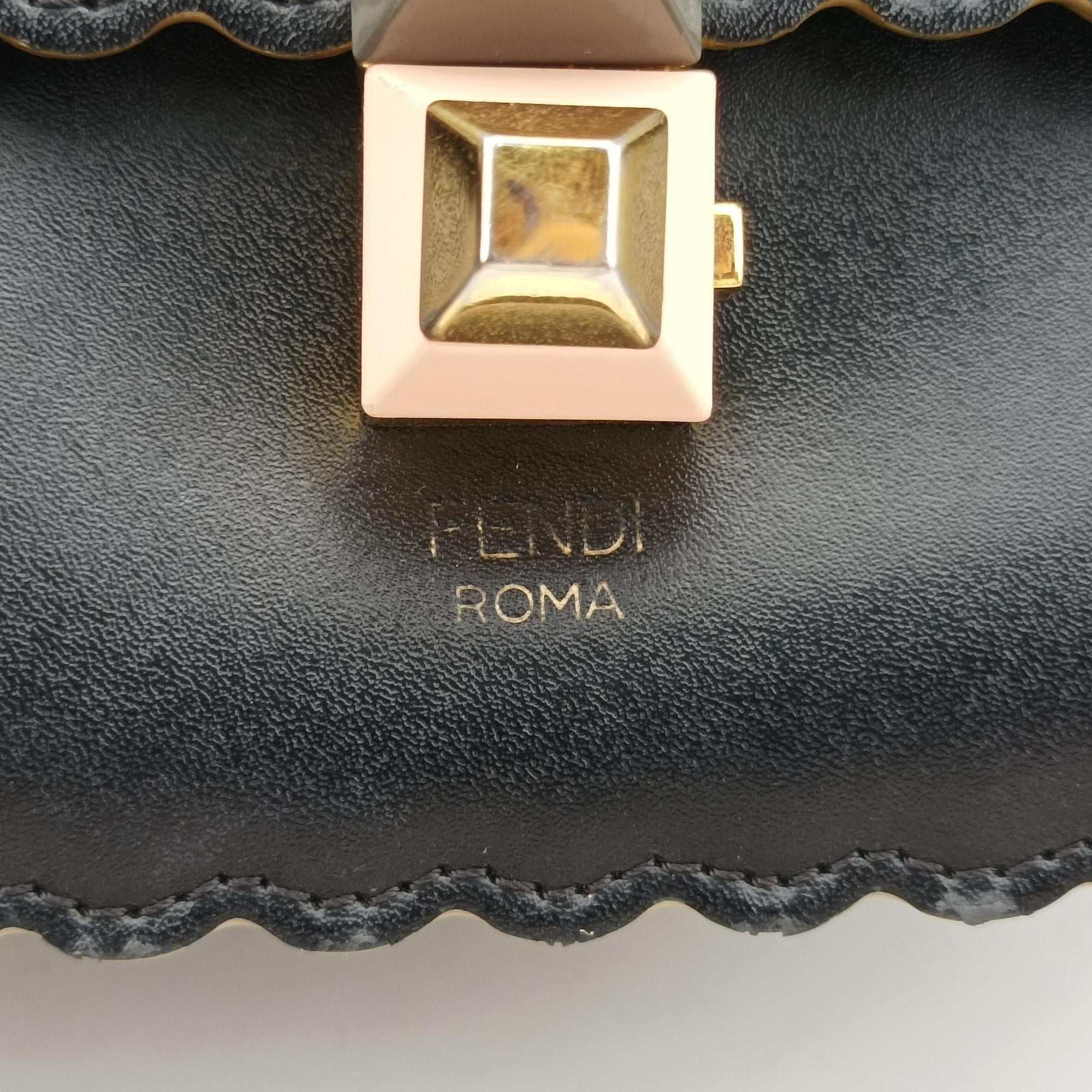 Pre-owned Fendi Studded Kan I Black Leather 8M0381 shoulderbag | stylenewstar